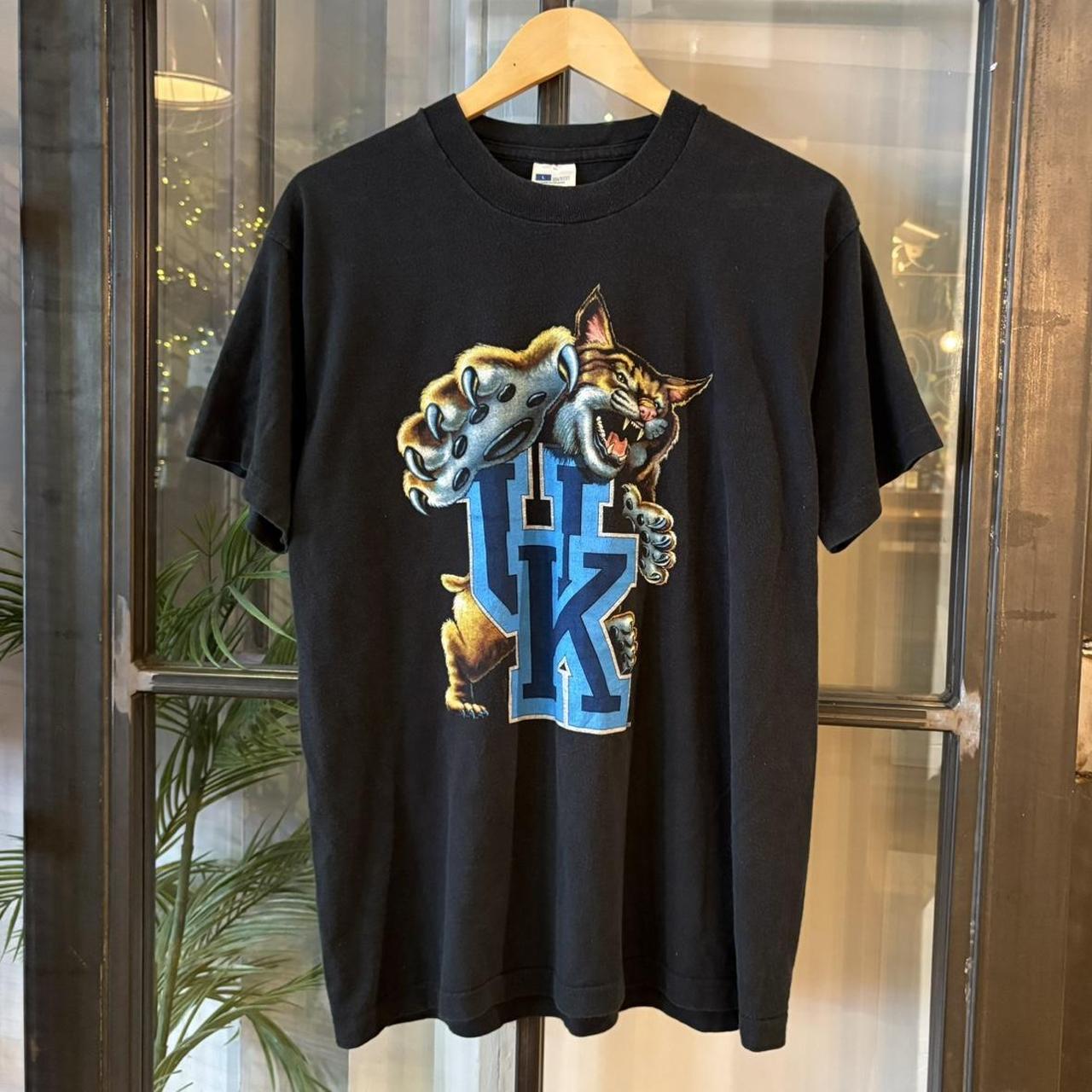 TEE502F - Vintage Retro Essential Black University Kentucly Wild Cats College Sports Graphic Print Single Stitch Top Tee T-shirt #kentucky #graphic #top #wildcats #college