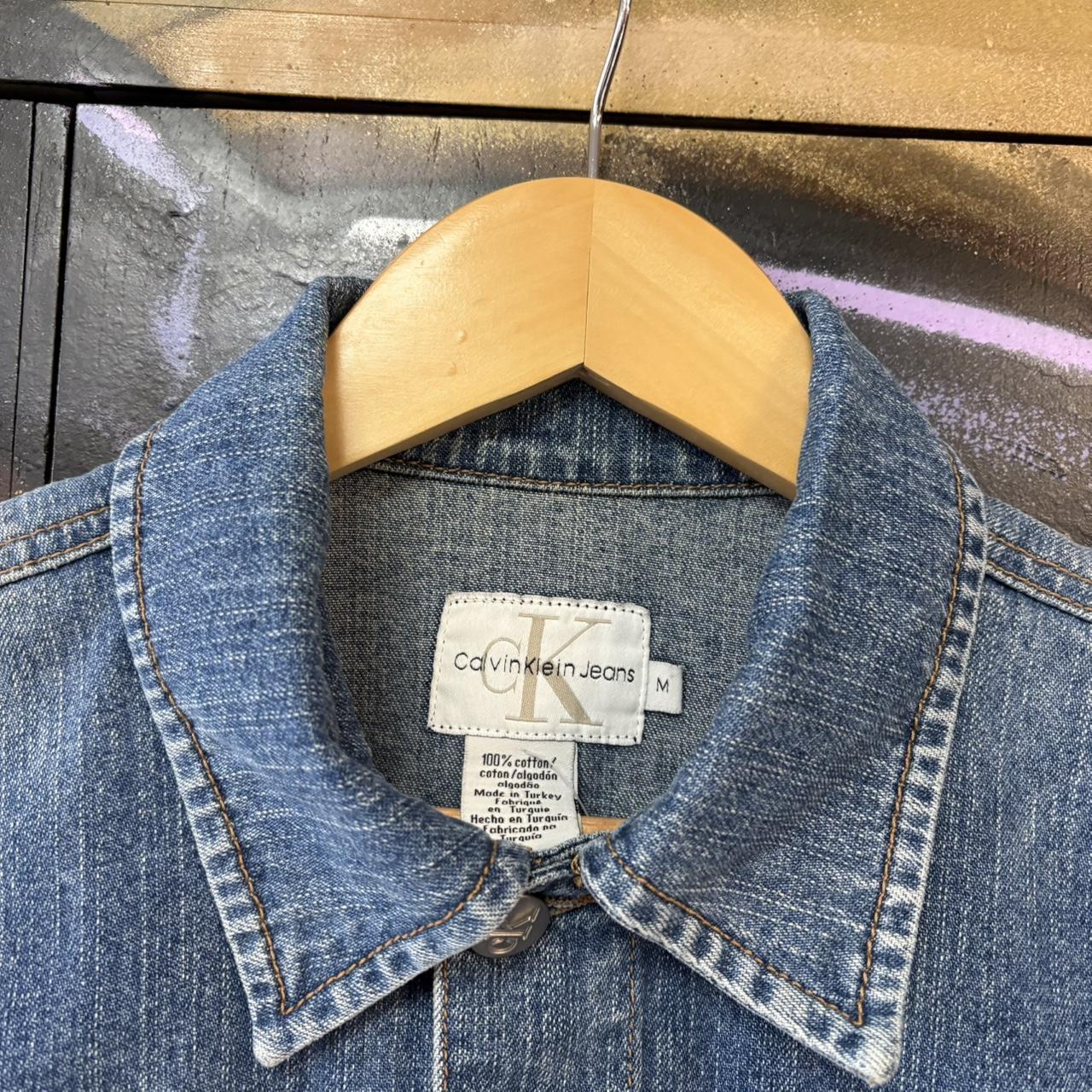 BR2401EV-U - Vintage Retro Essential Calvin Klein Blue Denim Wash Button Up Trucker Jacket #workwear #designer #truckerjacket #denim #calvinklein
