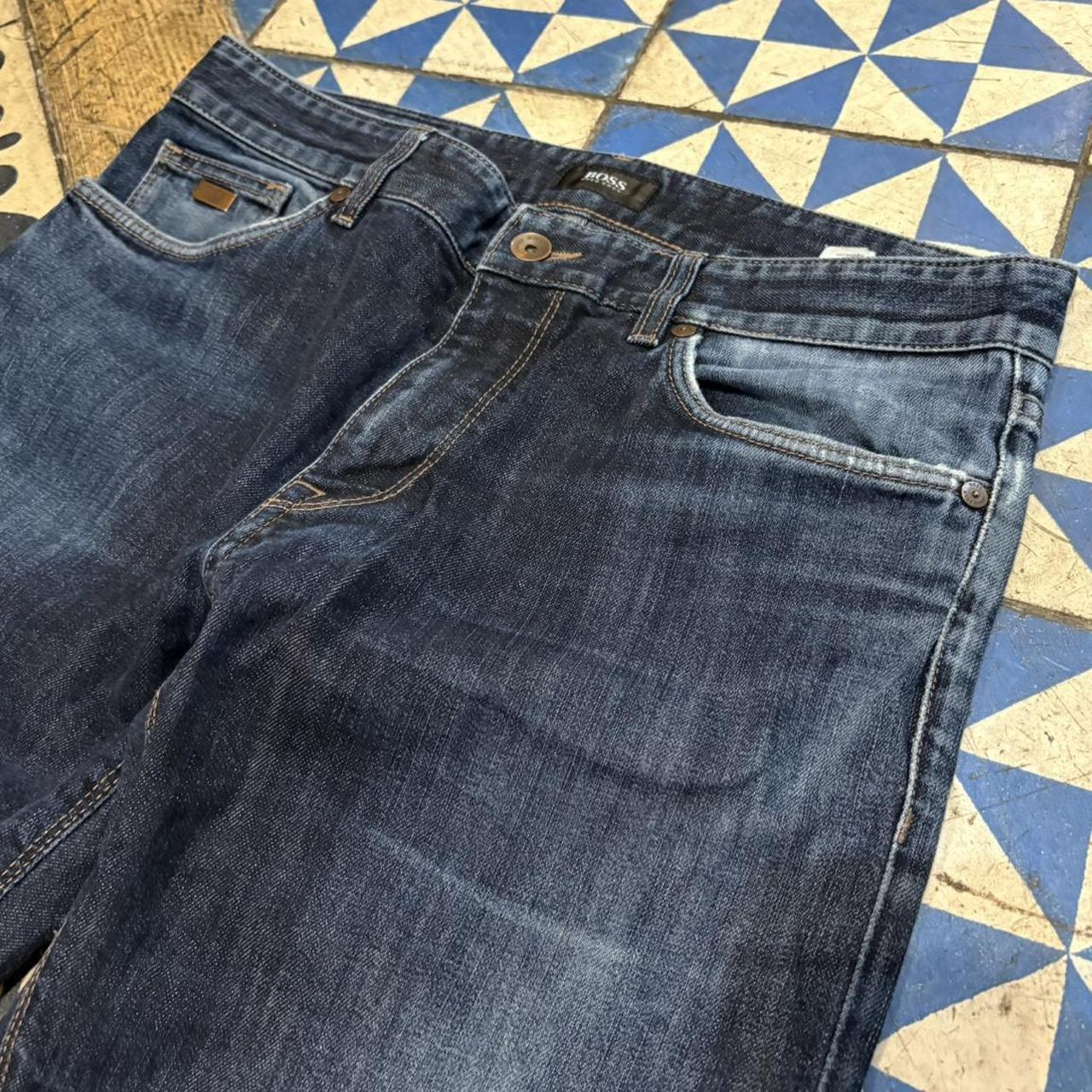 TRW425BR - Vintage retro essential Hugo Boss Blue Wash Slim Fit Denim Jeans Trousers pants #denim #hugoboss #designner #denimjeans #y2k