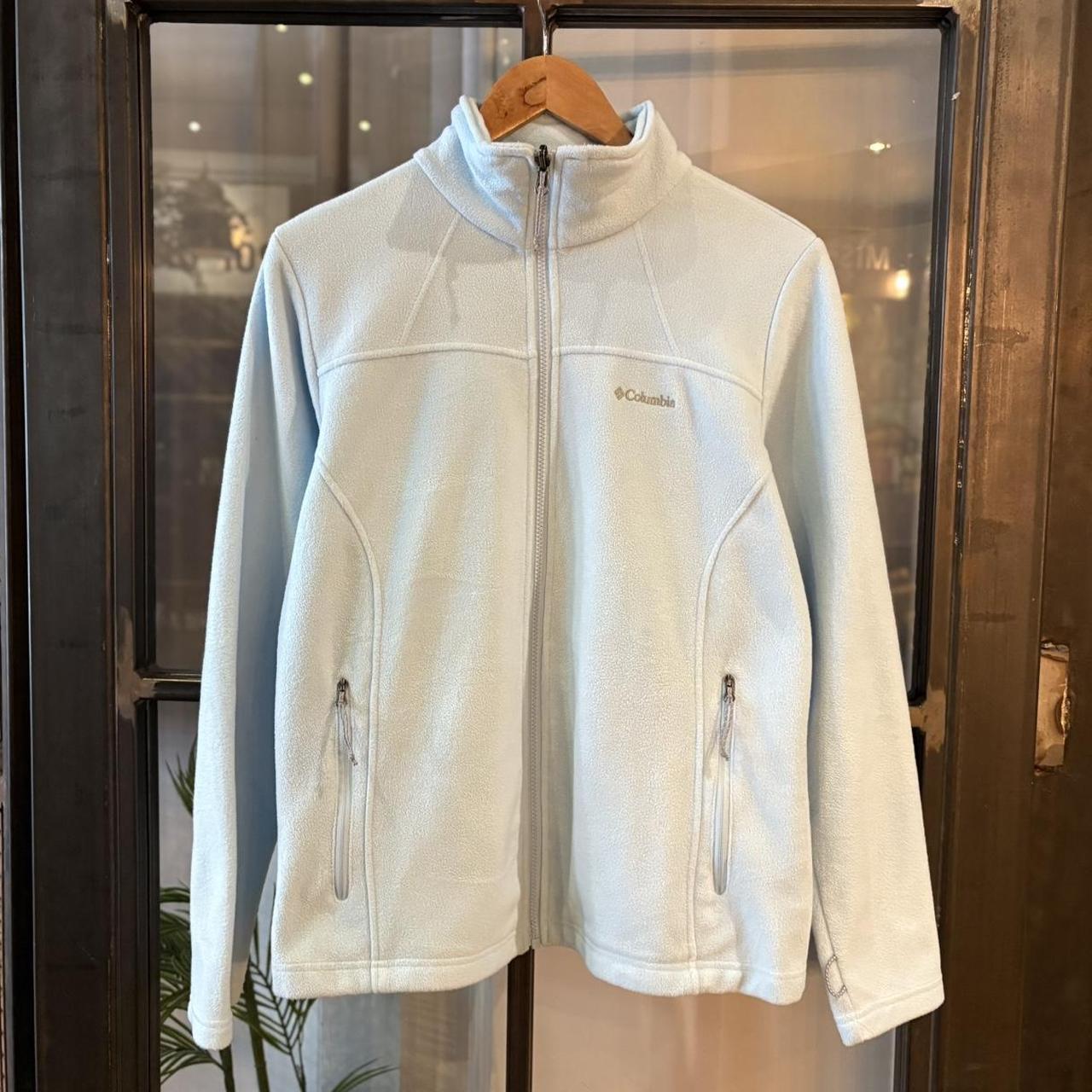 Vintage retro essential Columbia Baby Blue full zip up outdoor sweatshirt fleece jacket #columbia #outdoor #expedition #hike #gorpcore