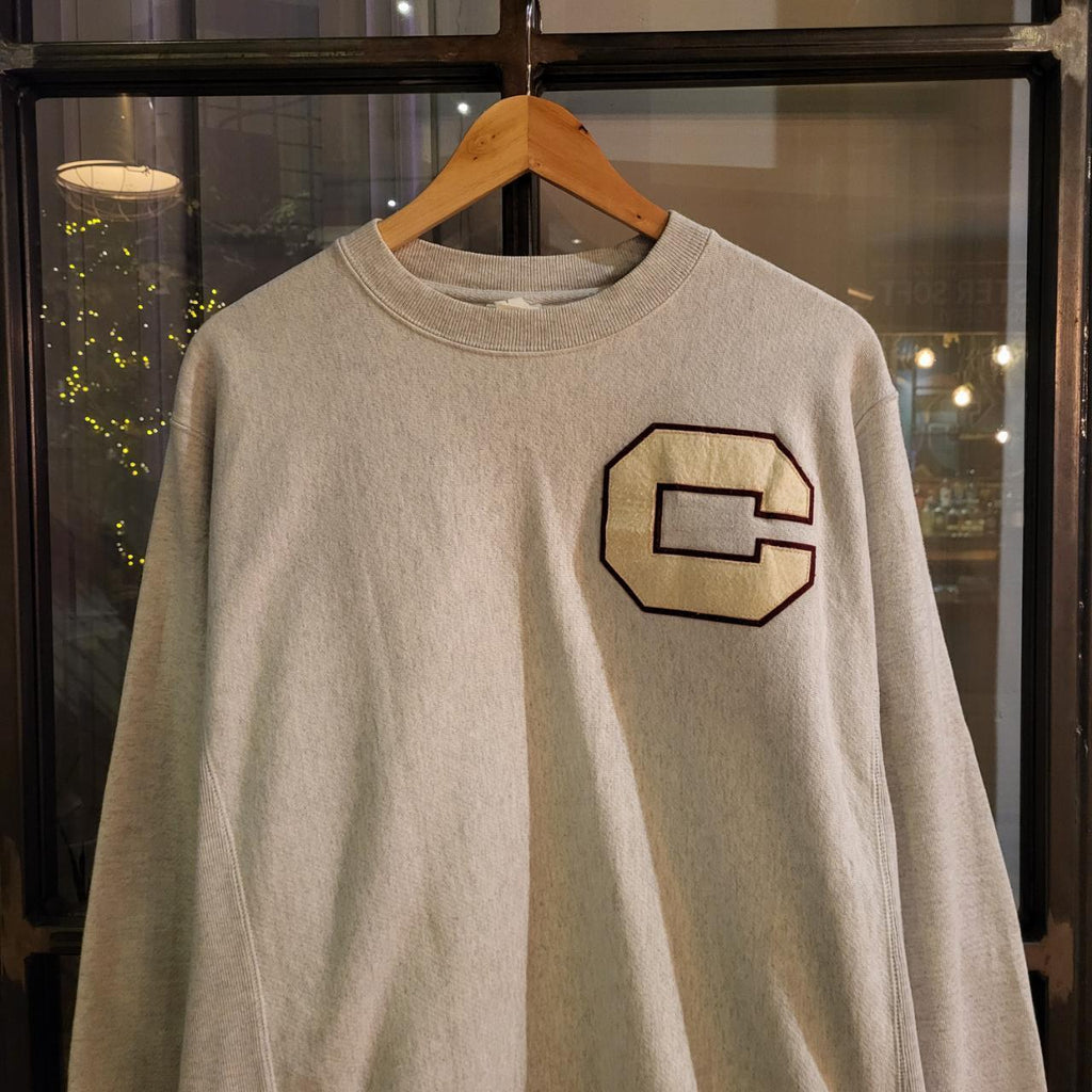 1224C34 - Vintage Retro Essential Champion Light Grey Reverse WeaveJumper Pullover Crewneck Sweatshirt With Big Felt C Chest Logo 90s y2k style #casual #champion #reverseweave #sweatshirt