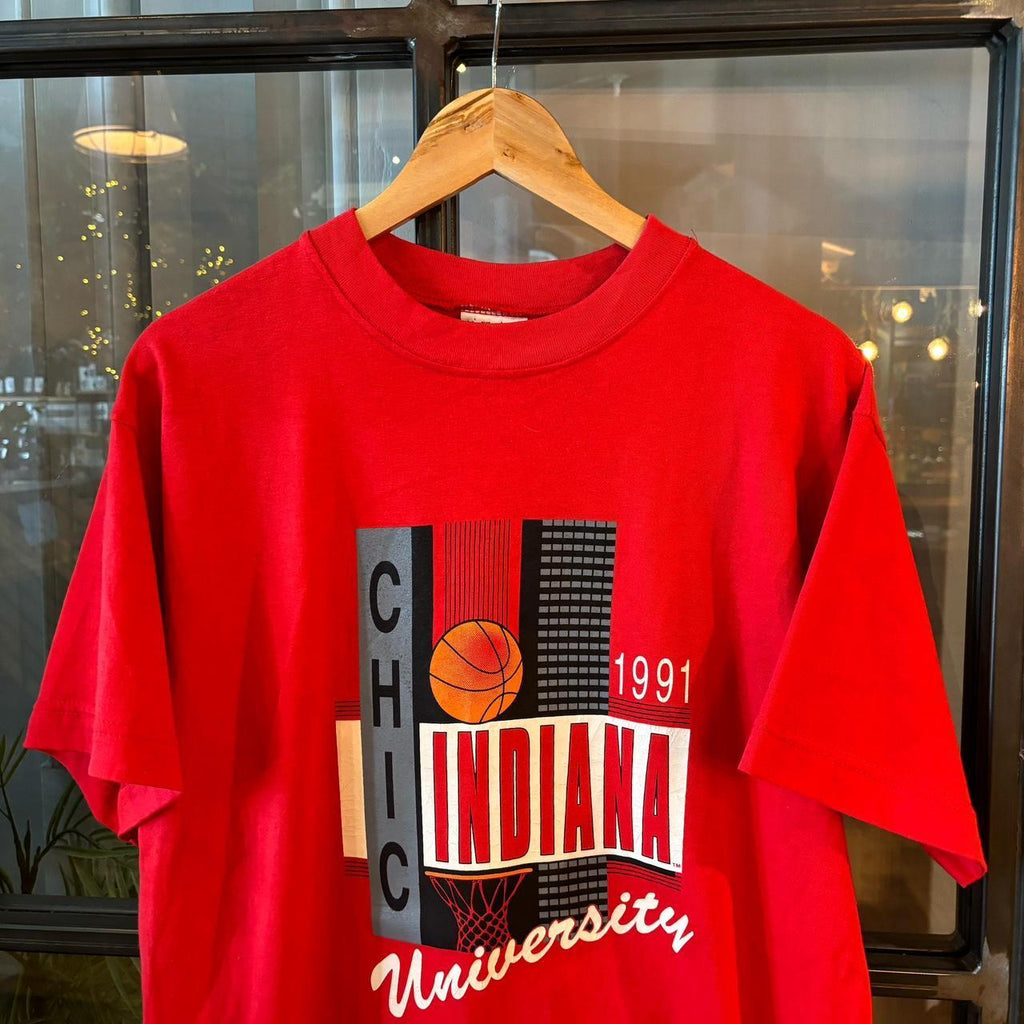 0425A16F - Vintage Retro Essential Red Chicago Illinois University Basketball  Graphic Print Top Tee T-shirt #90s #graphic #top #chicago #basketball