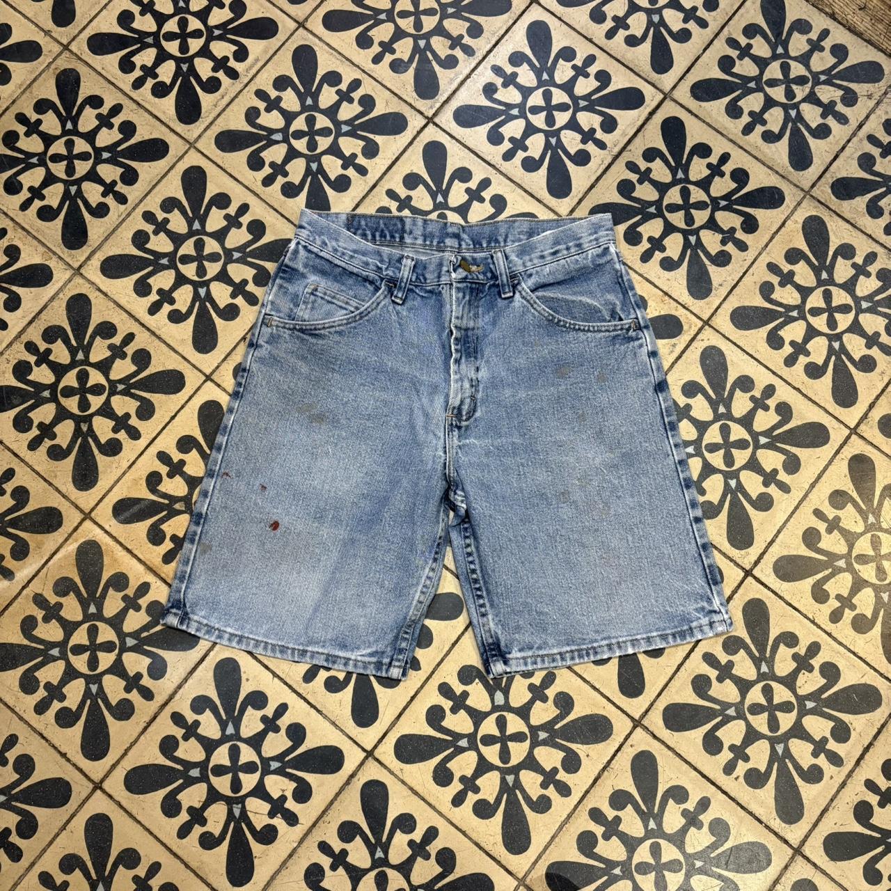 JRT137 - Vintage Retro Essential Wrangler Light Blue Wash Denim Shorts Jorts with detailed patch Logo carpenter workwear #hiphop #90s #jorts #skater #wrangler