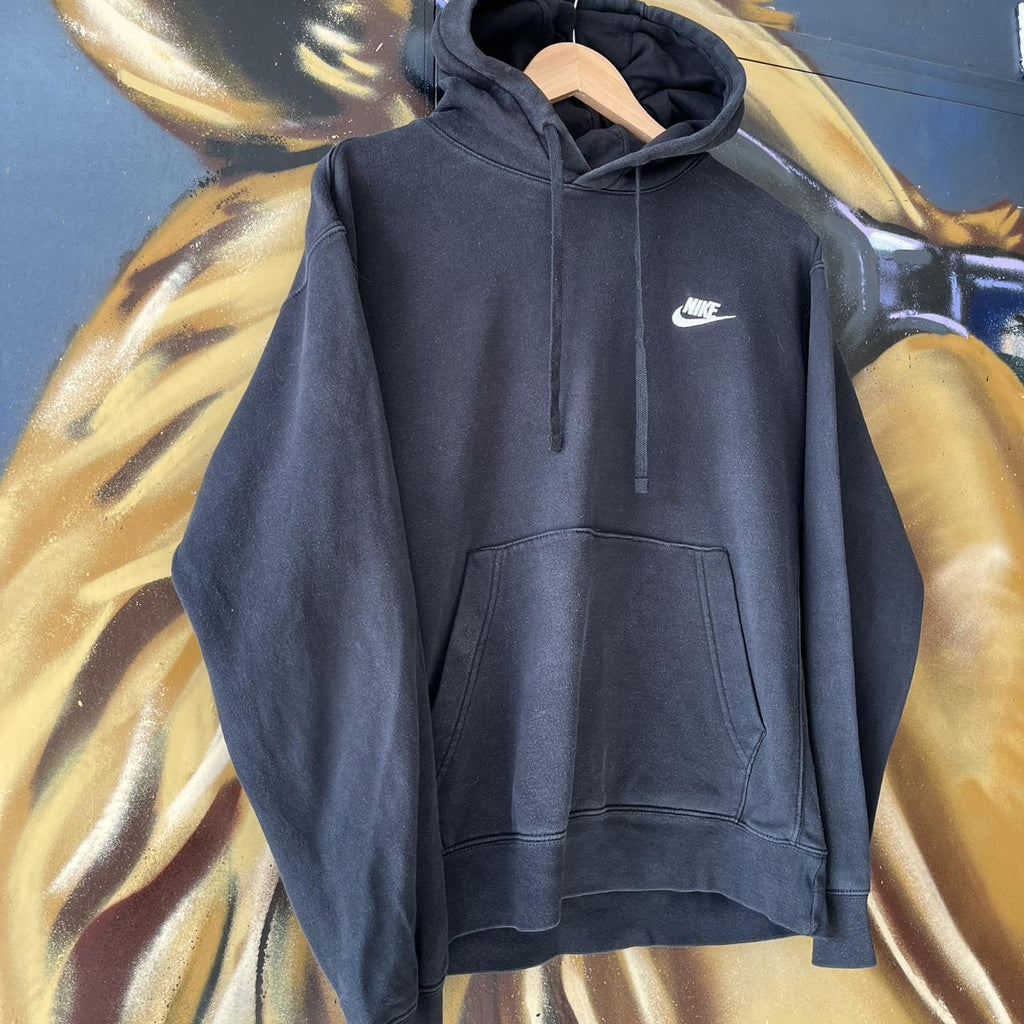 Nike Essential Small Embroidered Logo Hoodie