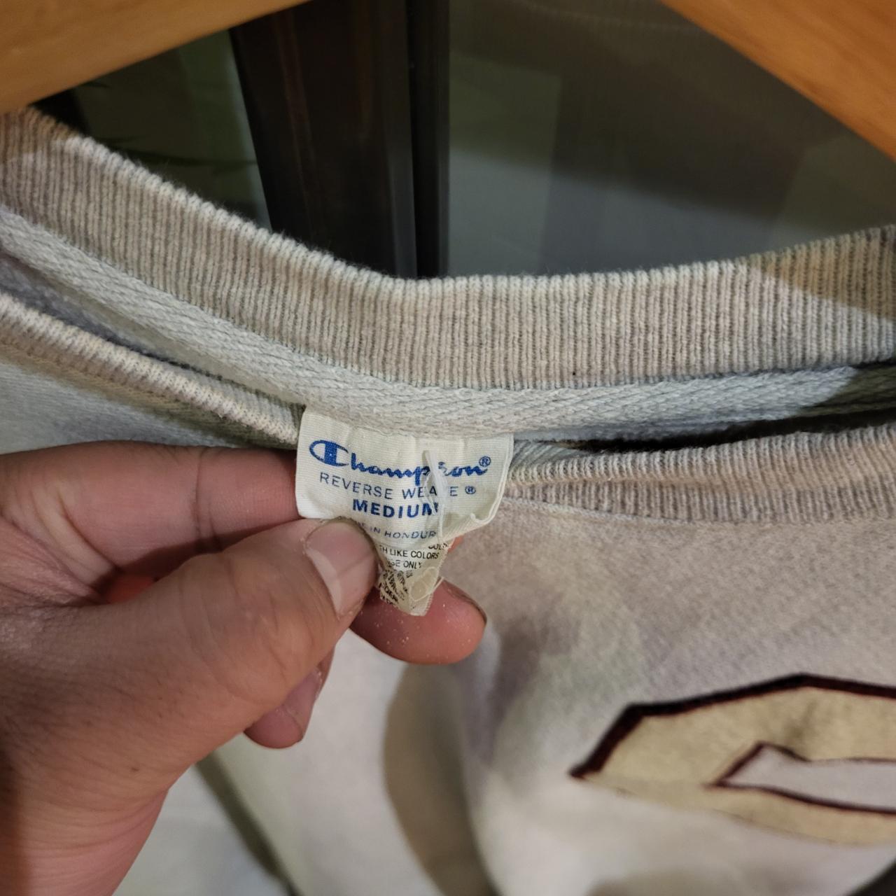1224C34 - Vintage Retro Essential Champion Light Grey Reverse WeaveJumper Pullover Crewneck Sweatshirt With Big Felt C Chest Logo 90s y2k style #casual #champion #reverseweave #sweatshirt