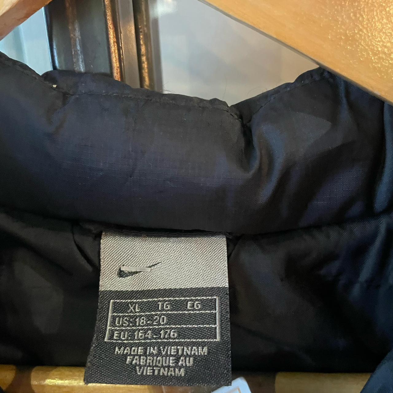 IC0204BR - Vintage Retro Essential Black Nike down puffer padded full zip jacket coat #gorpcore #sportswear #y2k #outdoor #nike