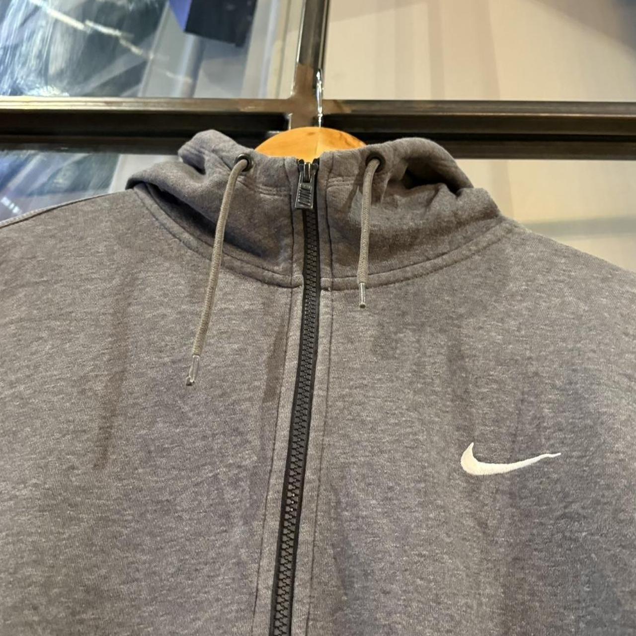 MA2207KD-P - Vintage Retro Essential Grey Nike Full Zip Sweatshirt Hoodie with embroidered swoosh logo #90s #sportswear #essential #nike #y2k