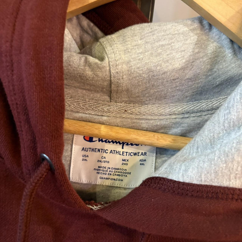 1224A46F - Vintage Retro Essential Champion Maroon Sweatshirt Hoodie with small embroidered logo #90s #sportswear #essential #champion #y2k