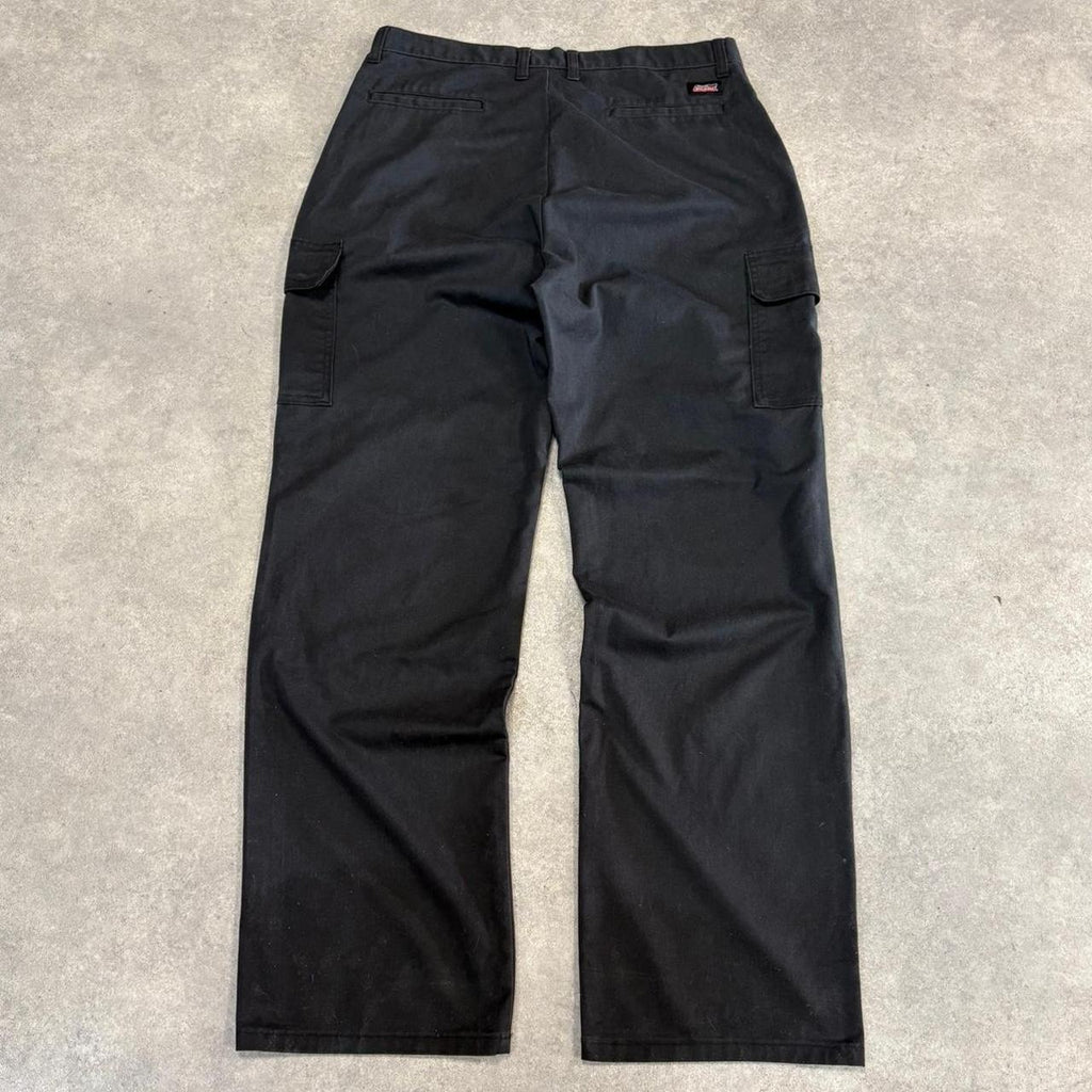 BR1912ZP-U - Vintage retro essential Black Dickies Straight Leg Cargo Trousers pants casual workwear #skater #utility #cargo #straightleg #dickies