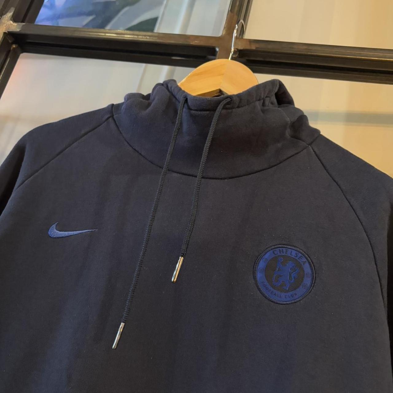 Vintage Retro Essential Navy Chelsea F.C. Training Sweatshirt Hoodie with embroidered badge patch and swoosh logo #90s #sportswear #blokecore #chelsea #y2k