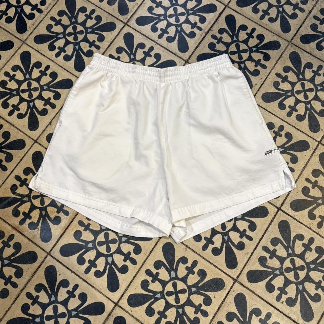 B0425A29 - Vintage Retro Essential White Reebok Running Activewear Shorts with patched logo #running #sportswear #reebok #football