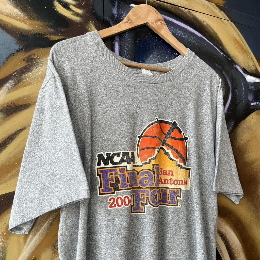 2004 Final Four NCAA Basketball Graphic Tee