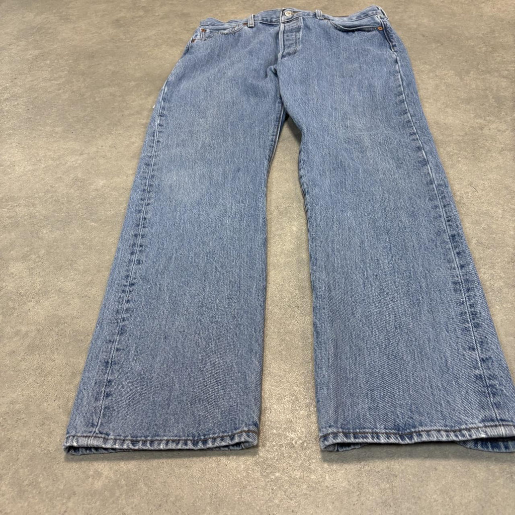 Vintage Levi's 501 Jeans Mens 34x32 Mid Blue Denim Wash Straight Leg Trousers Cowboy Western USA 90s Y2K