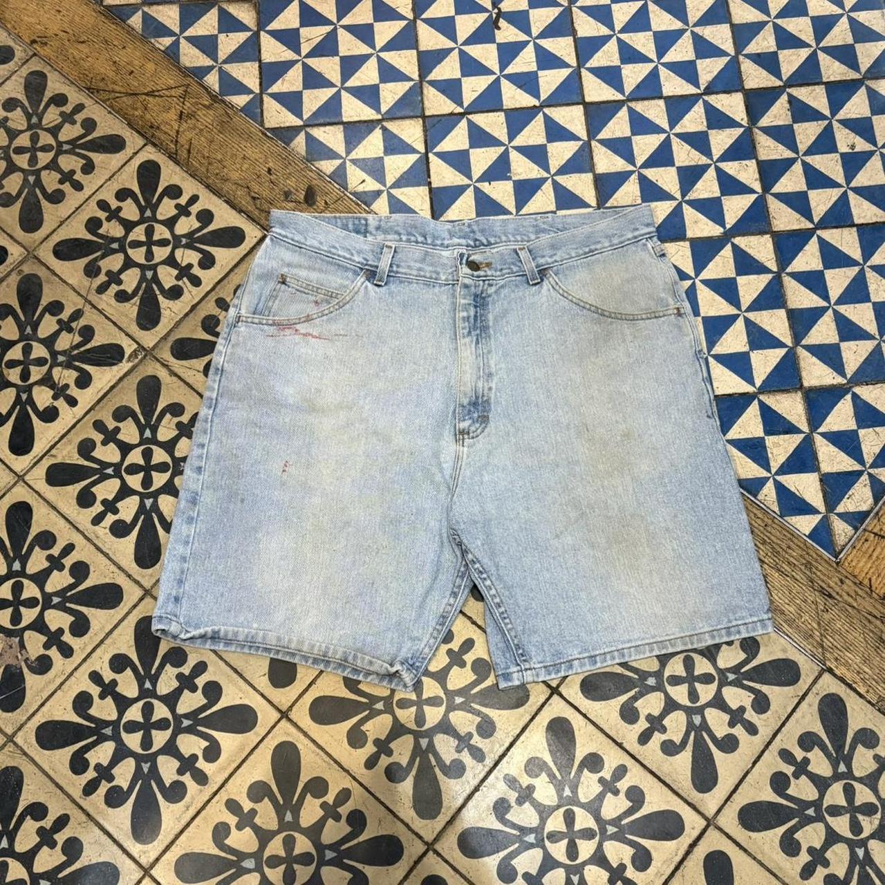 JRT103 - Vintage Retro Essential Wrangler Light Blue Wash Denim Shorts Jorts with detailed patch Logo carpenter workwear #hiphop #90s #jorts #skater