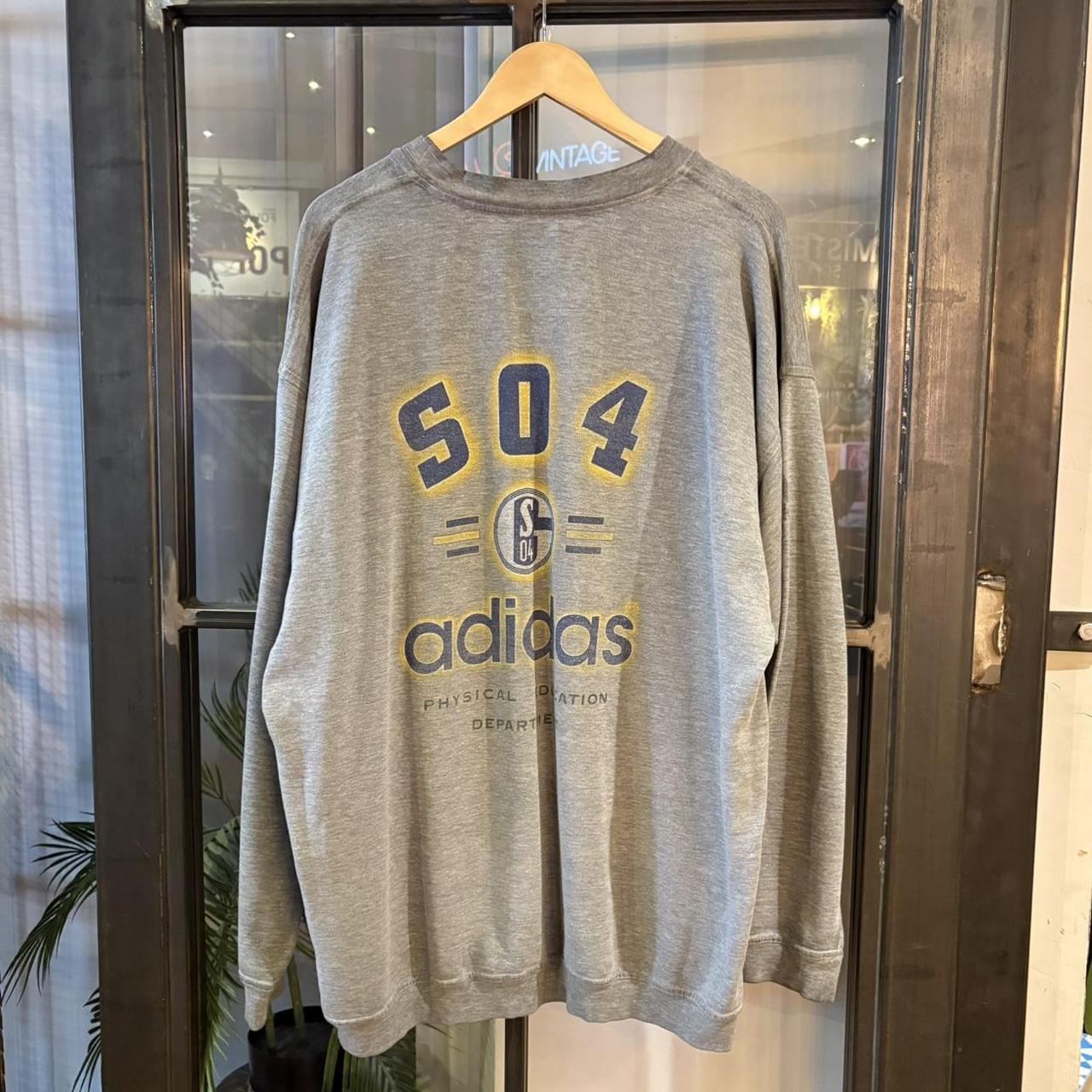 SWT673F - Vintage Retro Essential Grey FC Schalke Adidas Physical Education Department Crewneck Jumper Sweatshirt with print logo #90s #sportswear #football #fcschalke #bundesliga
