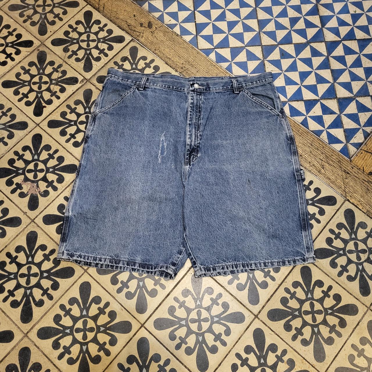 JRT1225 - Vintage Wrangler Blue Wash Denim Shorts Jorts with detailed embroidered graphic carpenter workwear #skater #y2k #jorts #hiphop