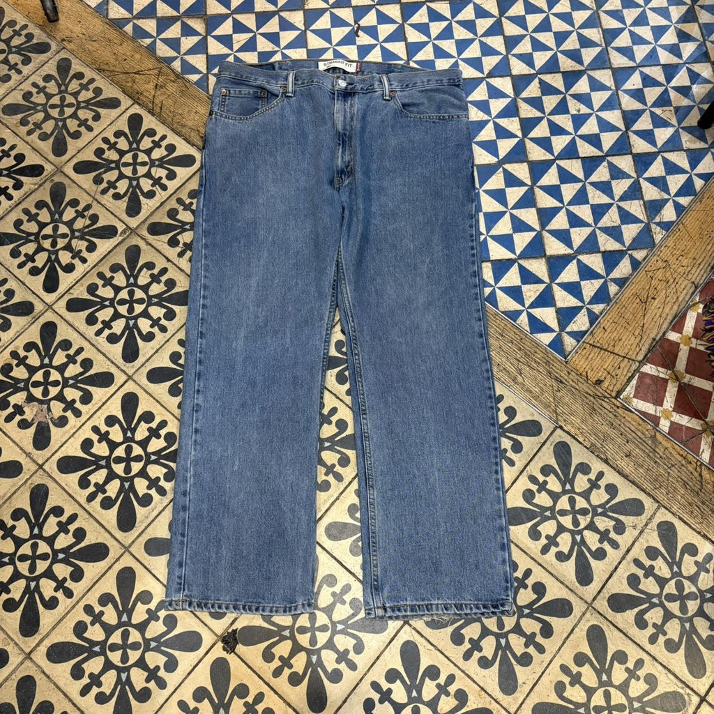 TRW439F - Vintage retro essential Levi’s 505 Straight Leg Blue Wash Denim Jeans Trousers pants #denim #levis505 #straightleg #levis #y2k