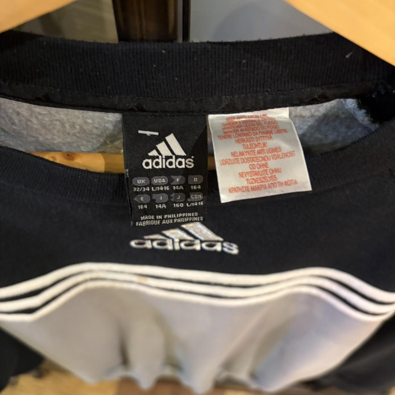 0325E75UF-P - Vintage Retro Essential Black and Grey Adidas Raglan  Jumper Sweatshirt with centre embroidered logo #90s #sportswear #essential #y2k #adidas