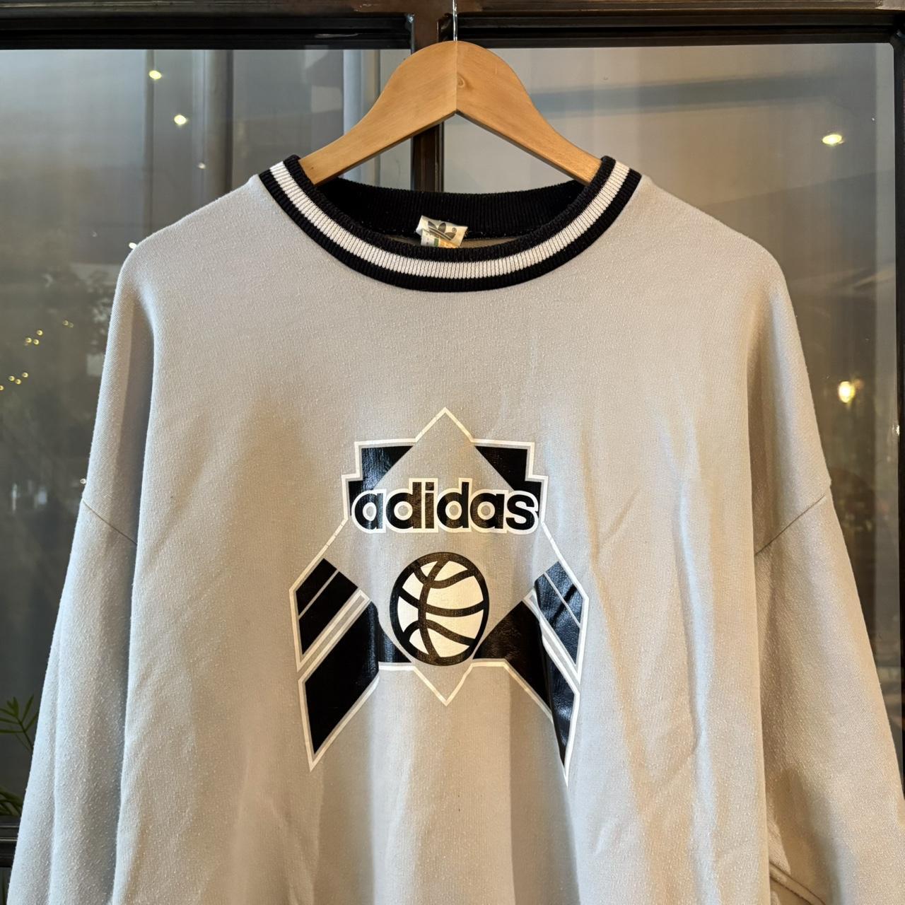 SWT707F - Vintage Retro Essential Grey Adidas Crewneck Jumper Sweatshirt with print logo #90s #sportswear #essential #y2k #adidas