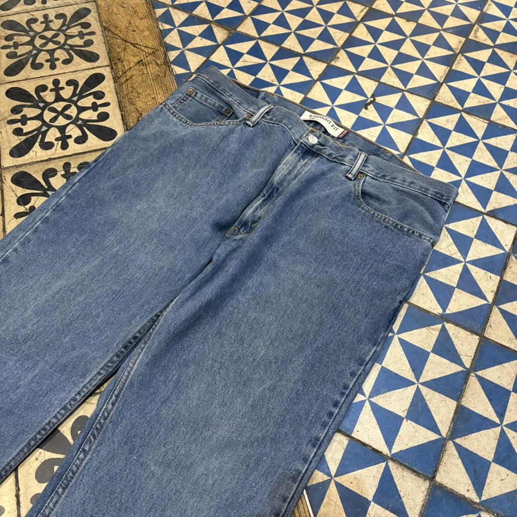 TRW439F - Vintage retro essential Levi’s 505 Straight Leg Blue Wash Denim Jeans Trousers pants #denim #levis505 #straightleg #levis #y2k