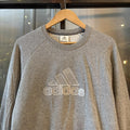 MA2207EJ - Vintage Retro Essential Grey Adidas Raglan Jumper Sweatshirt with embroidered logo #90s #sportswear #essential #y2k #adidas