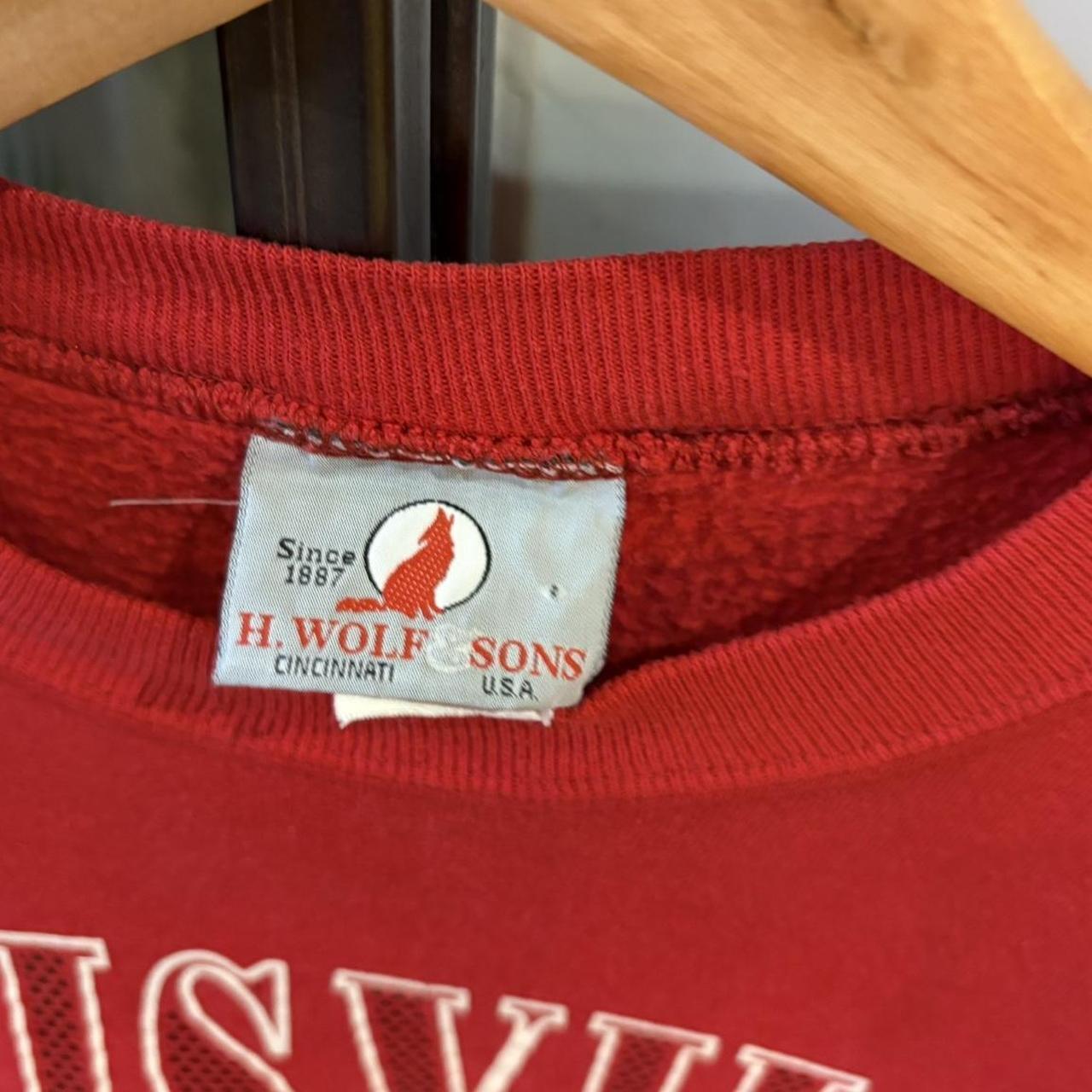 SWT685F - Vintage Retro Essential MLB Louisville Cardinals Baseball Red Crewneck Jumper Sweatshirt with print logo #90s #louisville #baseball #cardinals #mlb