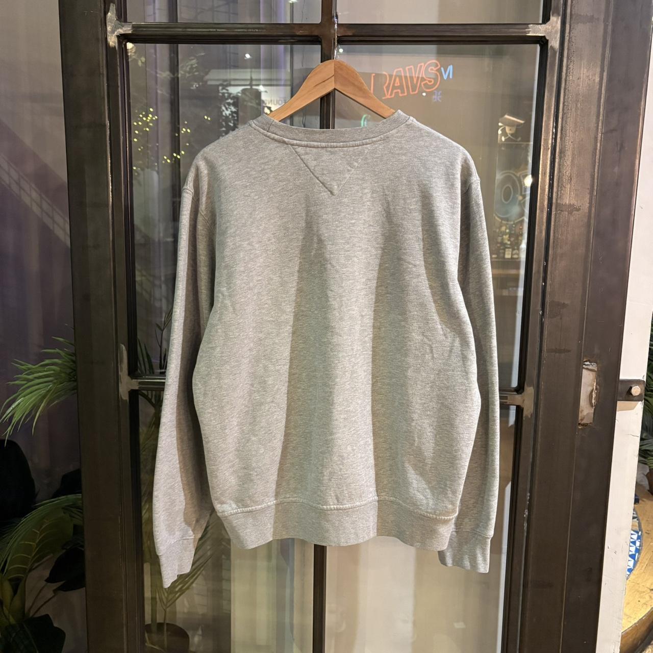 CP1102 - Vintage Retro Essential Tommy Hilfiger Crewneck Jumper Sweatshirt with big spellout embroidered logo #90s #wideboxy #essential #y2k #tommyhilfiger