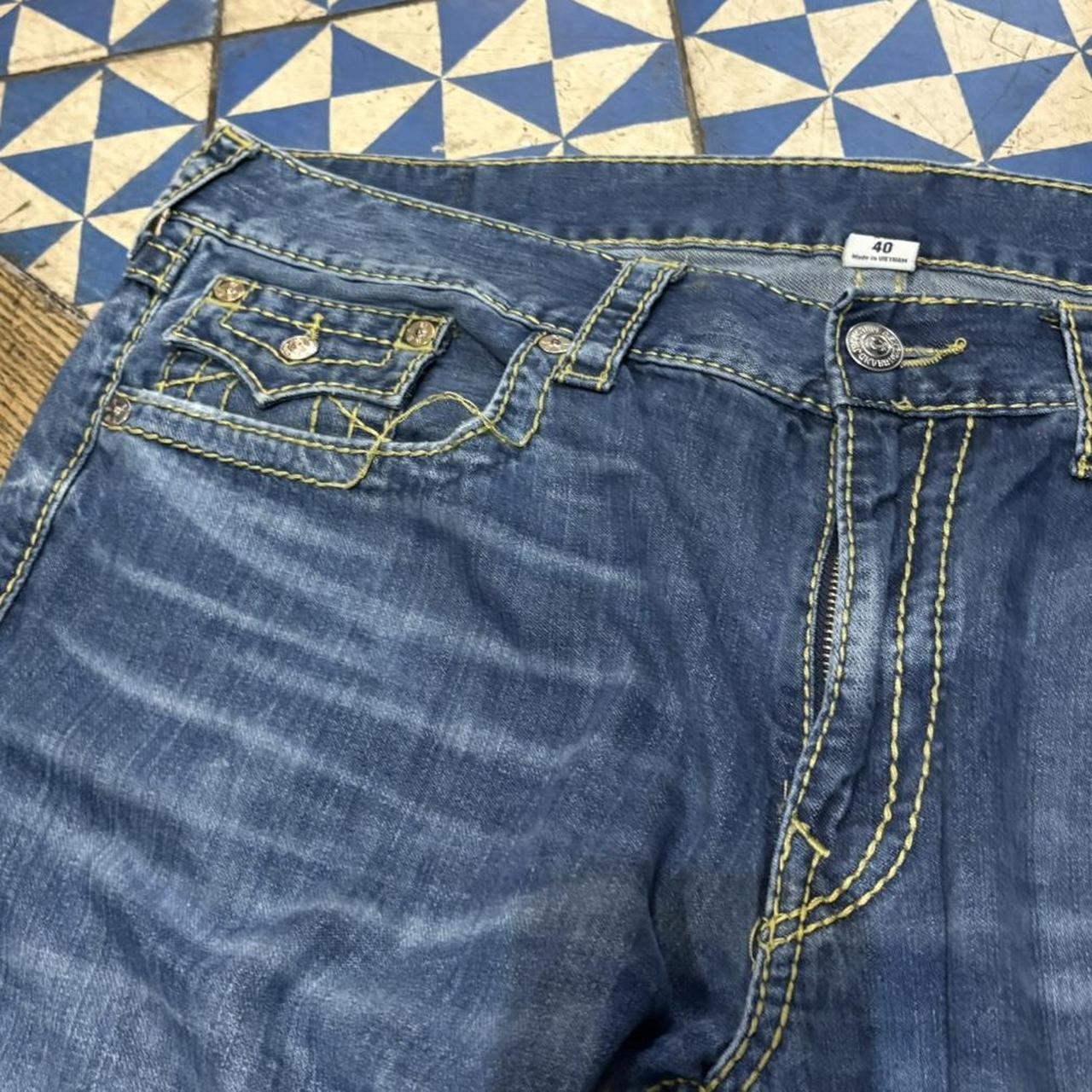 0325D13UF - Vintage retro essential True Religion Blue Wash Denim Jeans Trousers pants with gold contrast logo detailing stitching #denim #truereligon #slimfit #embroidered #contraststitching