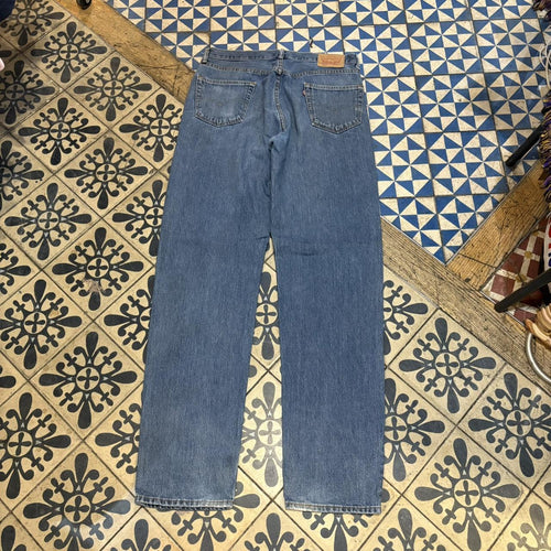 0325F46F - Vintage retro essential Levi’s Blue Wash Denim relaxed fit Jeans Trousers pants casual  #denim #fit #levis #levis550 #relaxedfit
