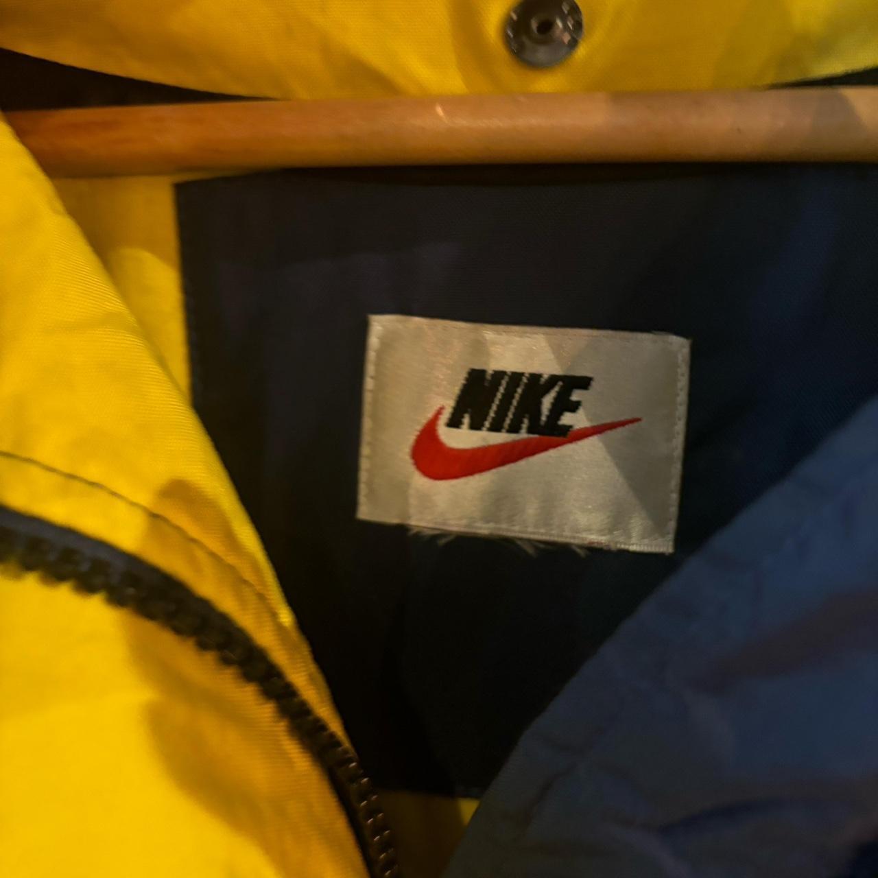 0325F88BR - Vintage Retro Essential  Navy Nike padded lined hooded jacket windbreaker coat #sportswear #y2k #90s #nike #windbreaker