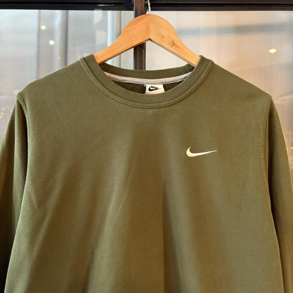 MA0202Z-P - Vintage Retro Essential Green Nike Crewneck Jumper Sweatshirt with  embroidered swoosh logo #90s #sportswear #essential #y2k #nike