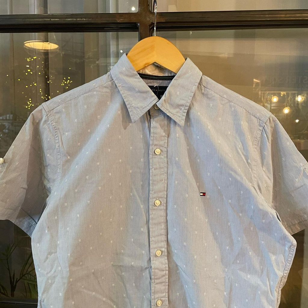 POL382F - Vintage Retro Tommy Hilfiger Light Blue Short Sleeve collared button up polo shirt top #Y2K #preppy #chiefkeef #smartcasual #oldmoney