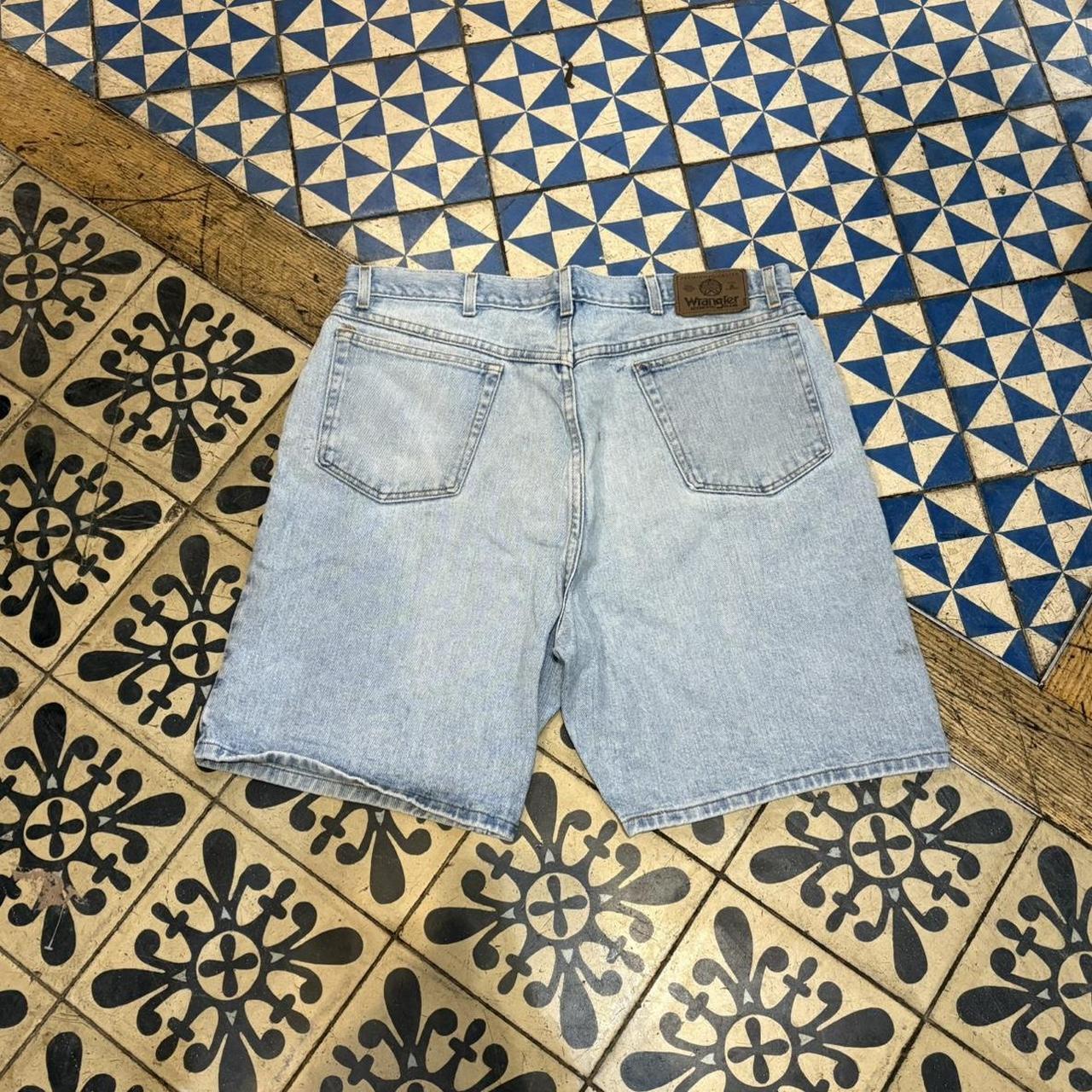 JRT103 - Vintage Retro Essential Wrangler Light Blue Wash Denim Shorts Jorts with detailed patch Logo carpenter workwear #hiphop #90s #jorts #skater