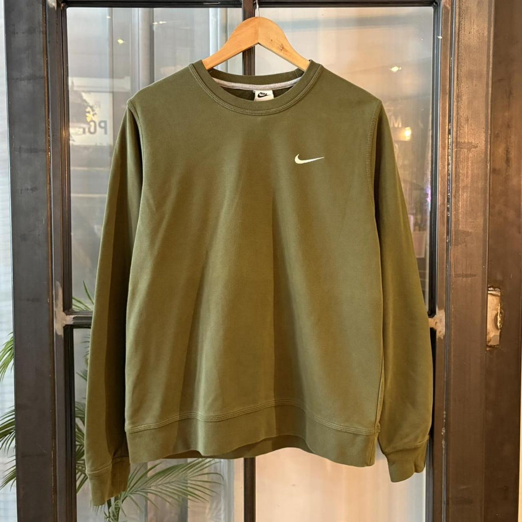 MA0202Z-P - Vintage Retro Essential Green Nike Crewneck Jumper Sweatshirt with  embroidered swoosh logo #90s #sportswear #essential #y2k #nike