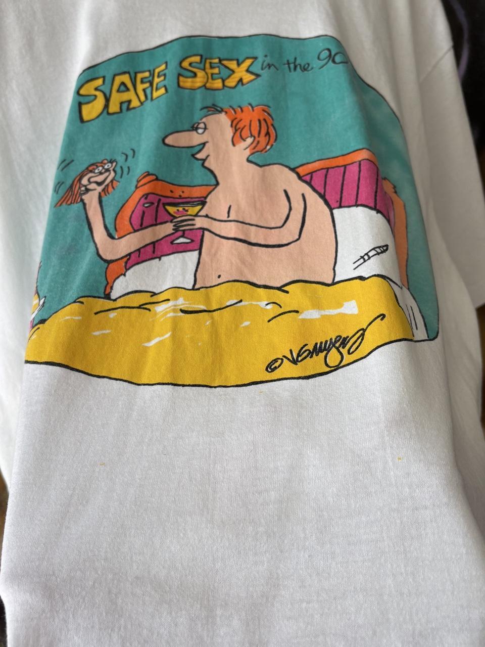 Vintage Graphic Print T shirt Mens XL White Souvenir Promo Safe Sex Funny Single Stitch Tee Top 90s