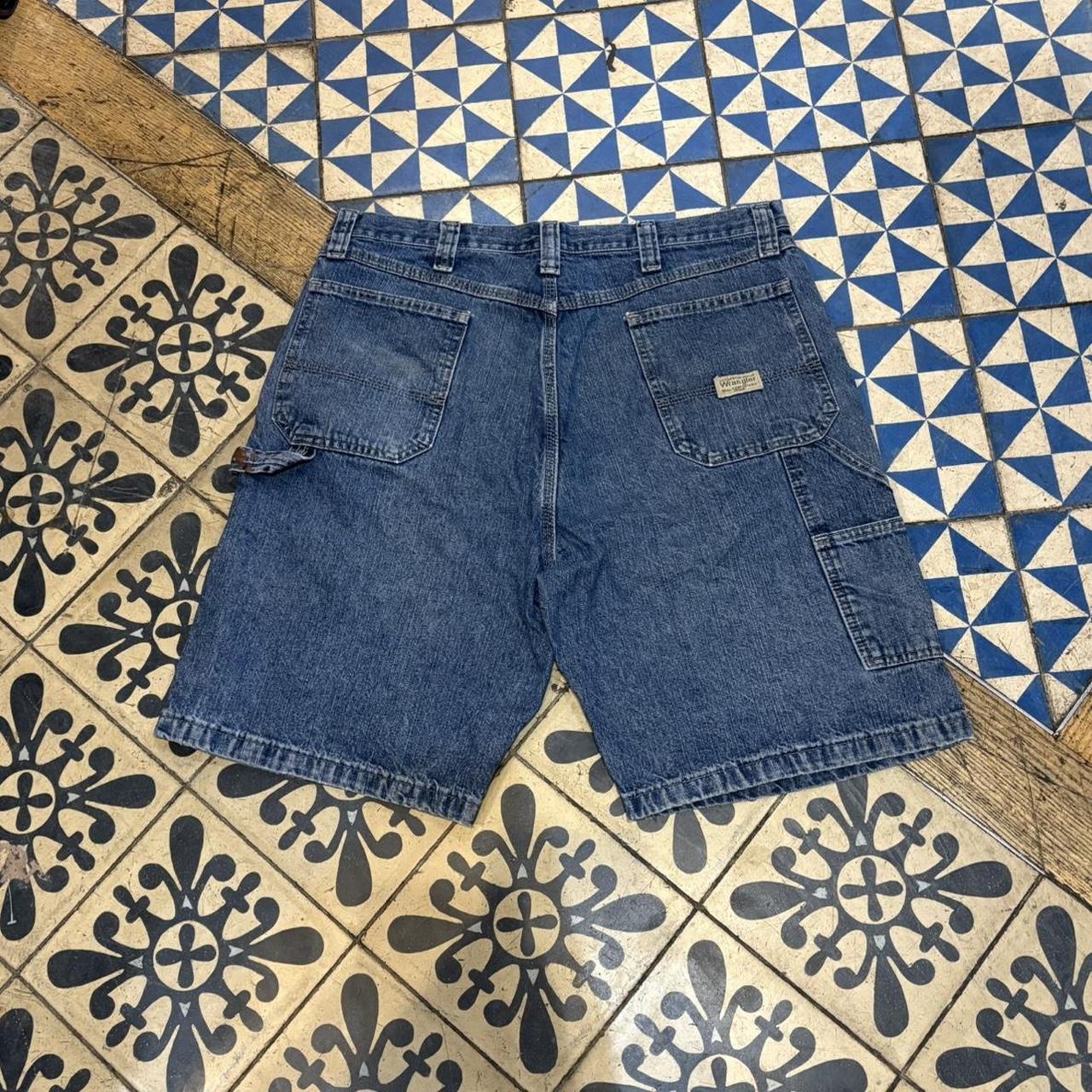 JRT102 - Vintage Retro Essential Wrangler Mid Blue Wash Denim Shorts Jorts with detailed patch Logo carpenter workwear #hiphop #90s #jorts #skater #wrangler