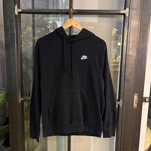 1224A36 - Vintage Retro Essential Nike Black Sweatshirt Hoodie with big spellout embroidered logo #90s #sportswear #essential #nike #y2k