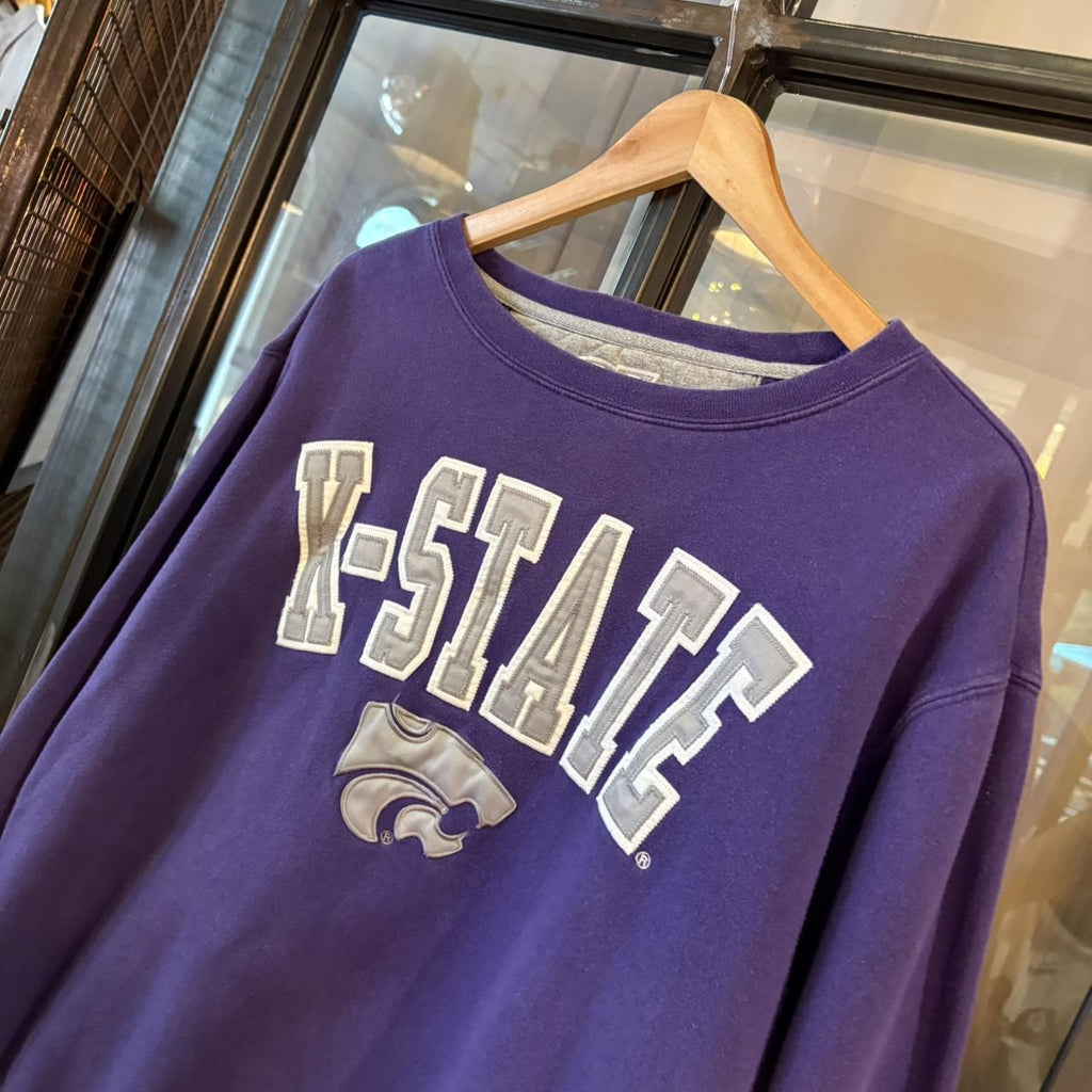 1224B09BR - Vintage Retro Essential Purple Kansas State University College Crewneck Jumper Sweatshirt with  embroidered patch spellout logo #90s #sportswear #kansas #y2k #boxy