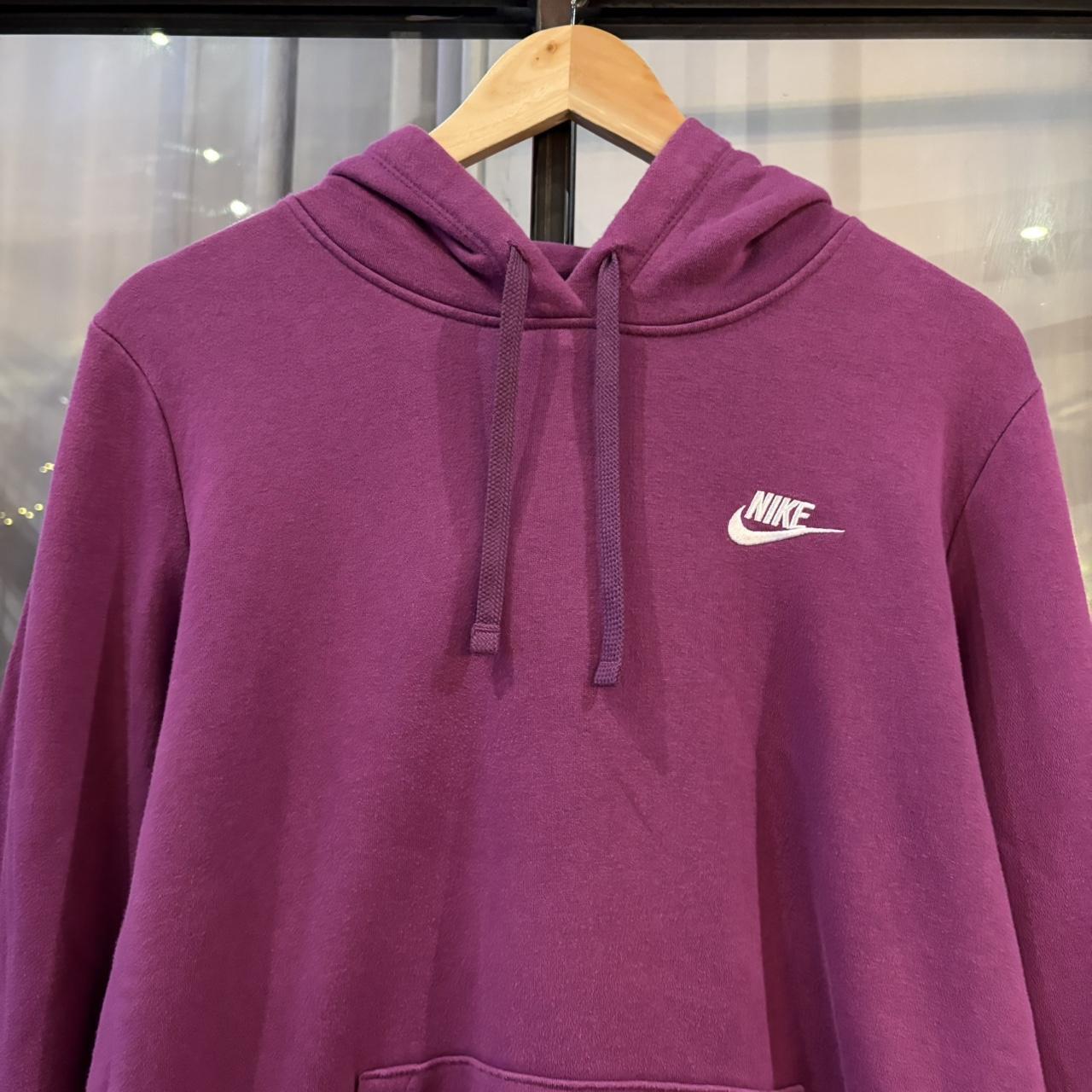 Vintage Retro Essential Pink Nike Sweatshirt Hoodie with embroidered swoosh logo #90s #sportswear #essential #nike #y2k