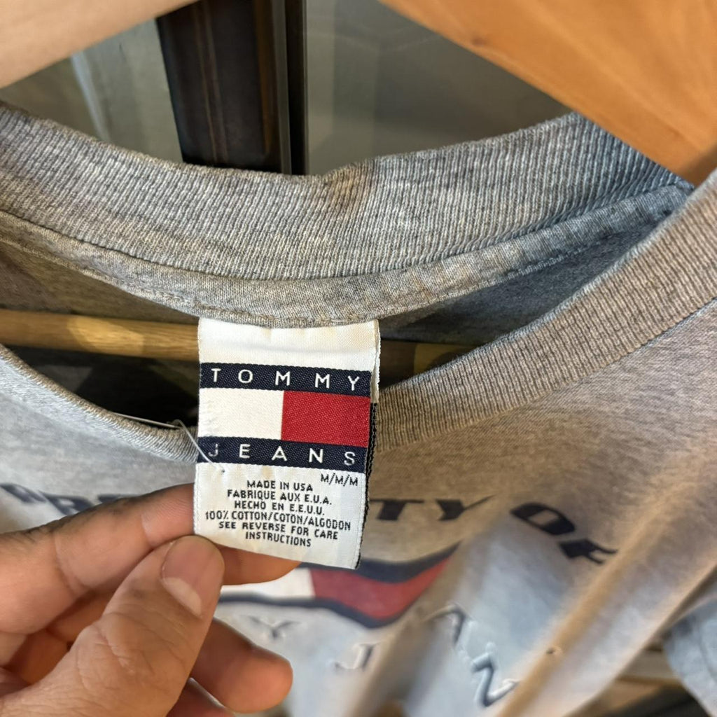 TEE534F - Vintage Retro Essential Grey Tommy Hilfiger Single Stitch Graphic Print Top Tee T-shirt #90s #graphic #top #tommy #singlestitch