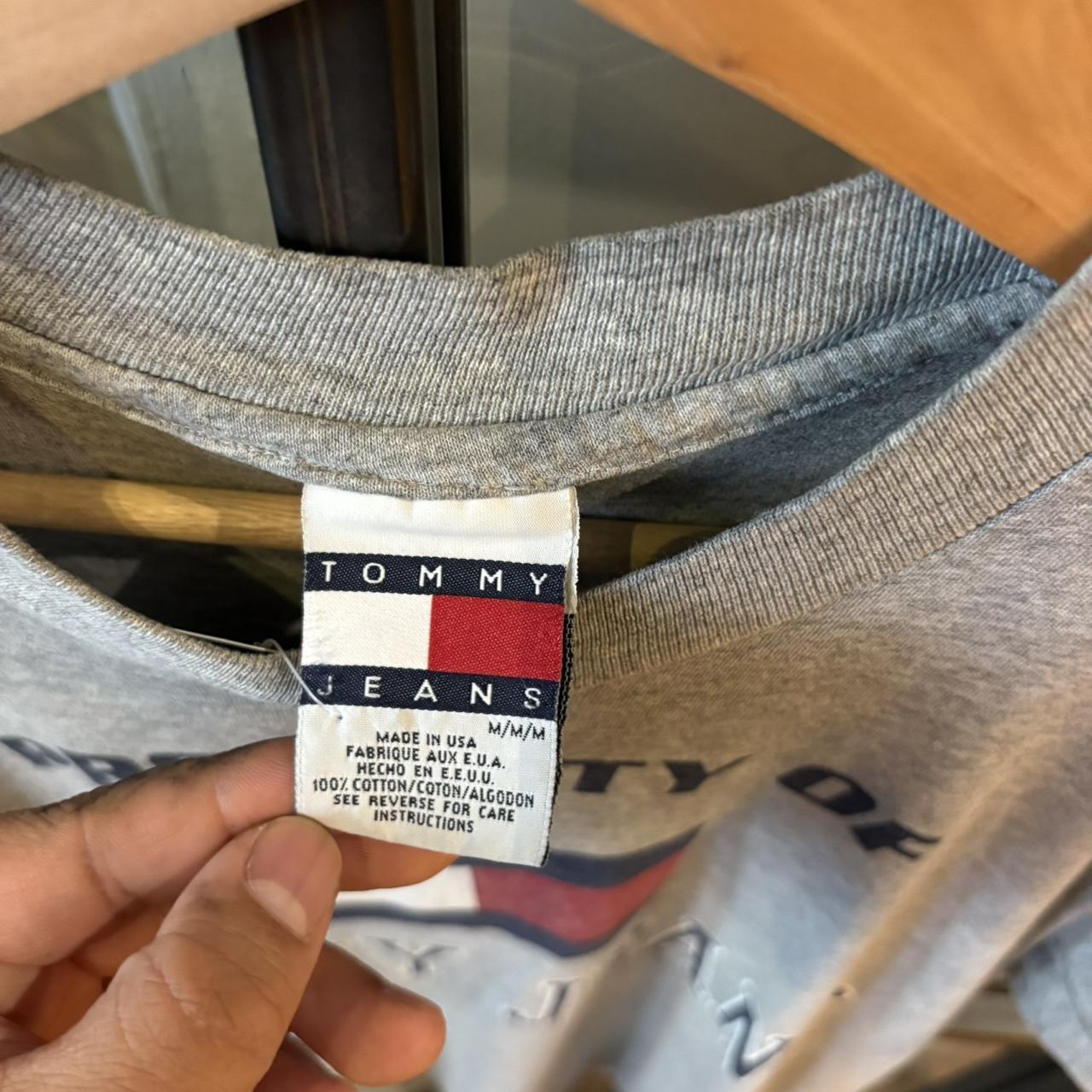 TEE534F - Vintage Retro Essential Grey Tommy Hilfiger Single Stitch Graphic Print Top Tee T-shirt #90s #graphic #top #tommy #singlestitch