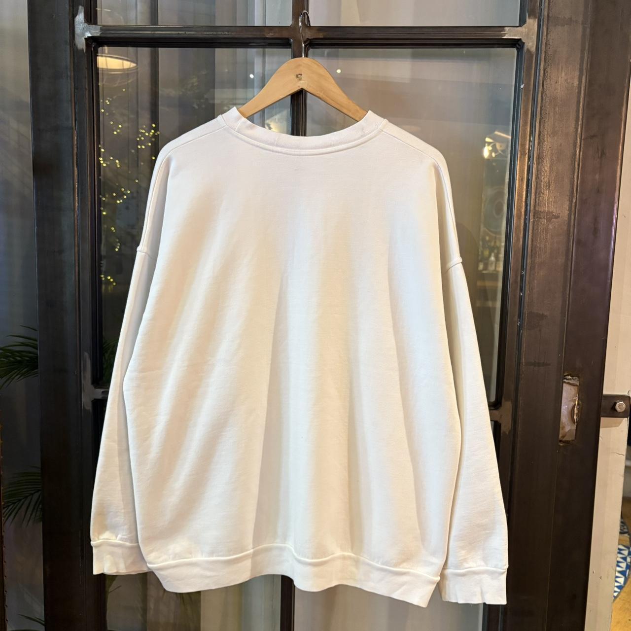 0325E61BR - Vintage Retro Essential White Hard Rock Cafe Crewneck Jumper Sweatshirt with Toronto Skydome print logo #90s #sportswear #essential #y2k #hardrock