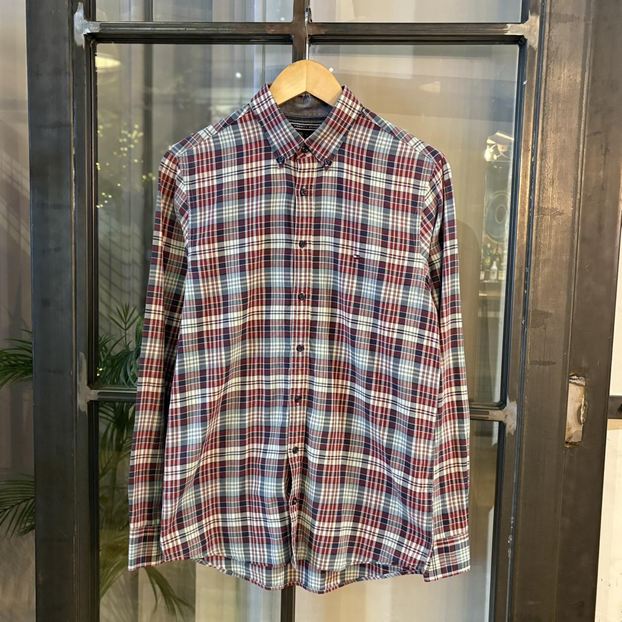 0125B50P - Vintage Tommy Hilfiger Burgundy and Navy Check Longsleeve collared button up polo shirt top #Y2K #preppy #chiefkeef #smartcasual #oldmoney
