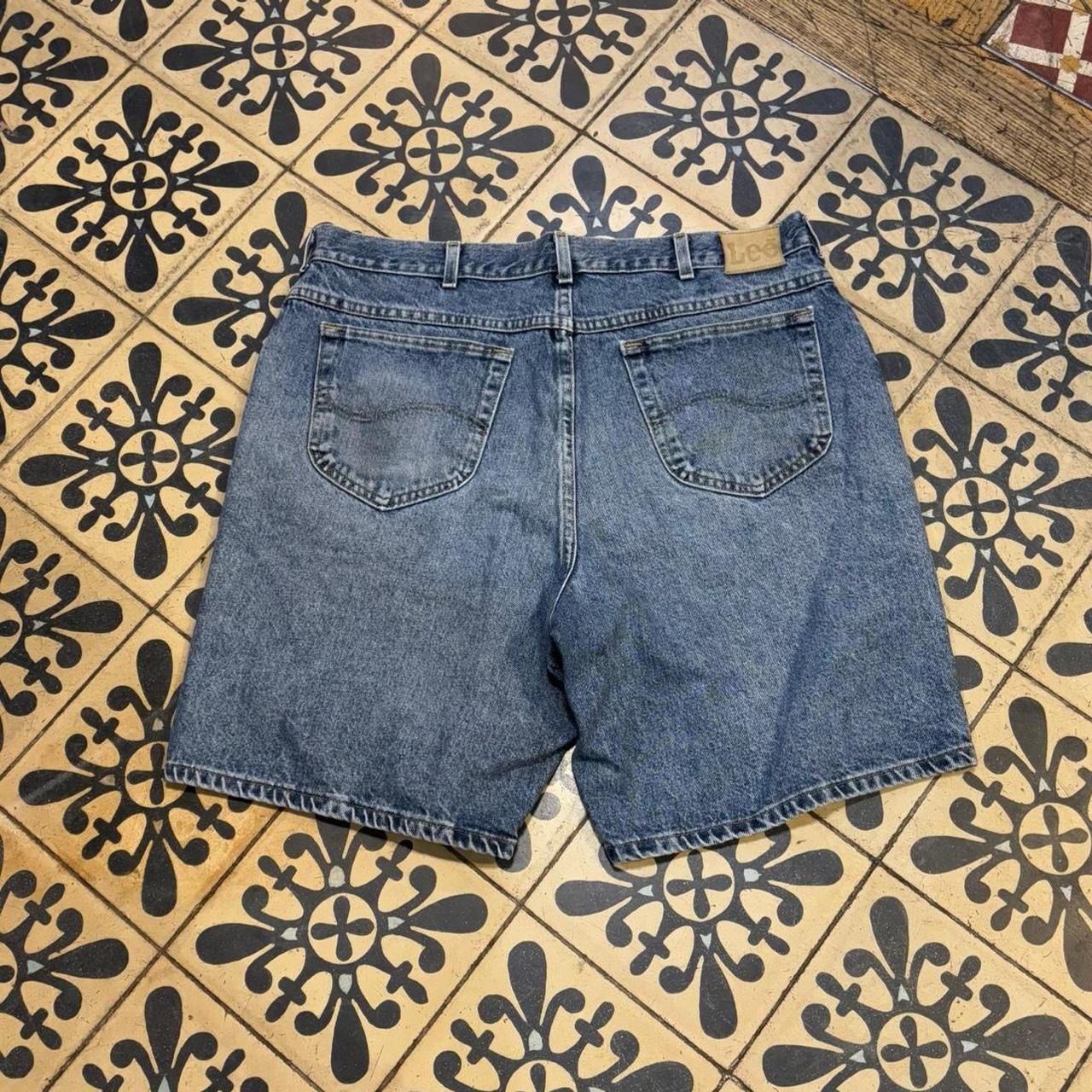 JRT440P - American Vintage Retro Essential Lee Blue Wash Denim Shorts Jorts with detailed patch Logo hip hop baggy wide leg 90s 00s y2k grunge streetwear style workwear #hiphop #90s #jorts #skater #lee