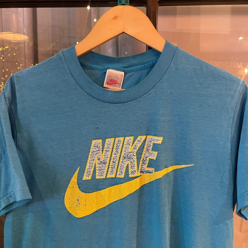 0225D56P - Vintage Retro Essential Light Blue Nike Graphic Print Single stitch Top Tee T-shirt #90s #graphic #singlestitch #essential #nike