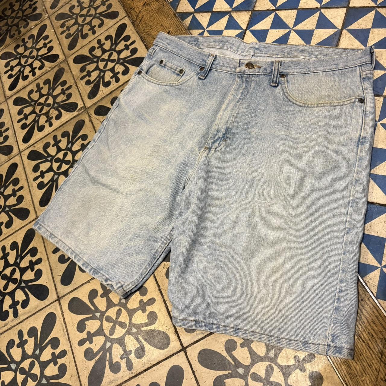 JRT110 - Vintage Retro Essential Wrangler Light Blue Wash Denim Shorts Jorts with detailed patch Logo carpenter workwear #hiphop #90s #jorts #skater #wrangler
