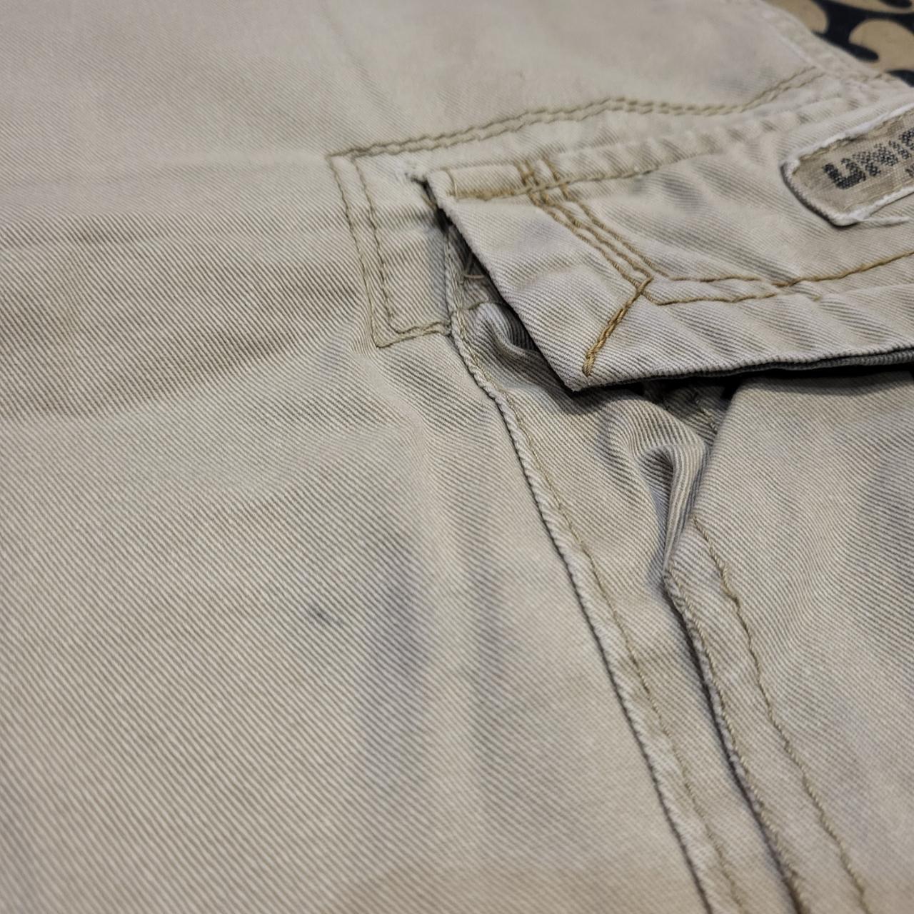 JRT221 - Vintage Retro Unionbay Beige Cargo Shorts Jorts with detailed embroidered Logo graphic carpenter workwear #y2k #hiphop #jorts #caprenter #cargo