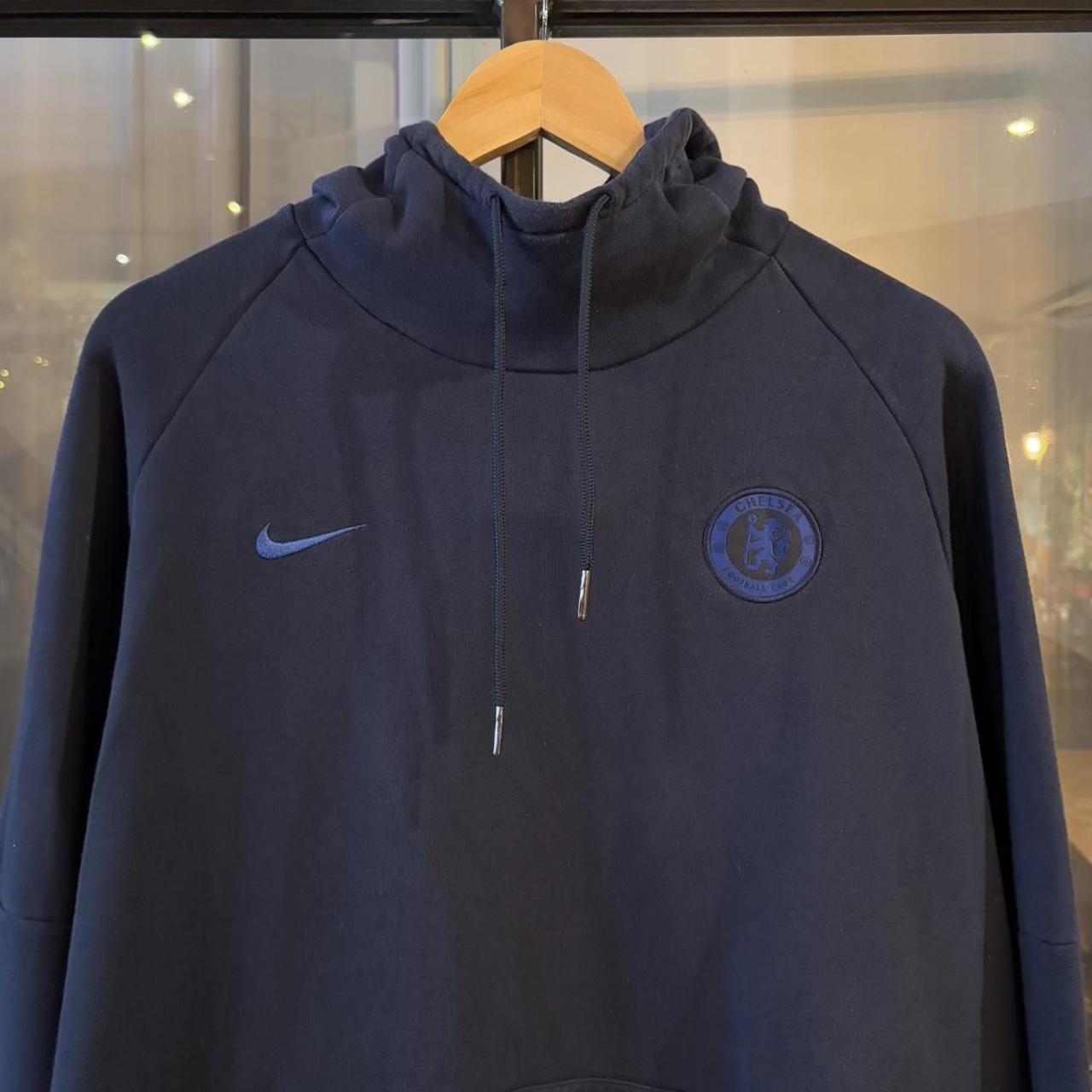 Vintage Retro Essential Navy Chelsea F.C. Training Sweatshirt Hoodie with embroidered badge patch and swoosh logo #90s #sportswear #blokecore #chelsea #y2k
