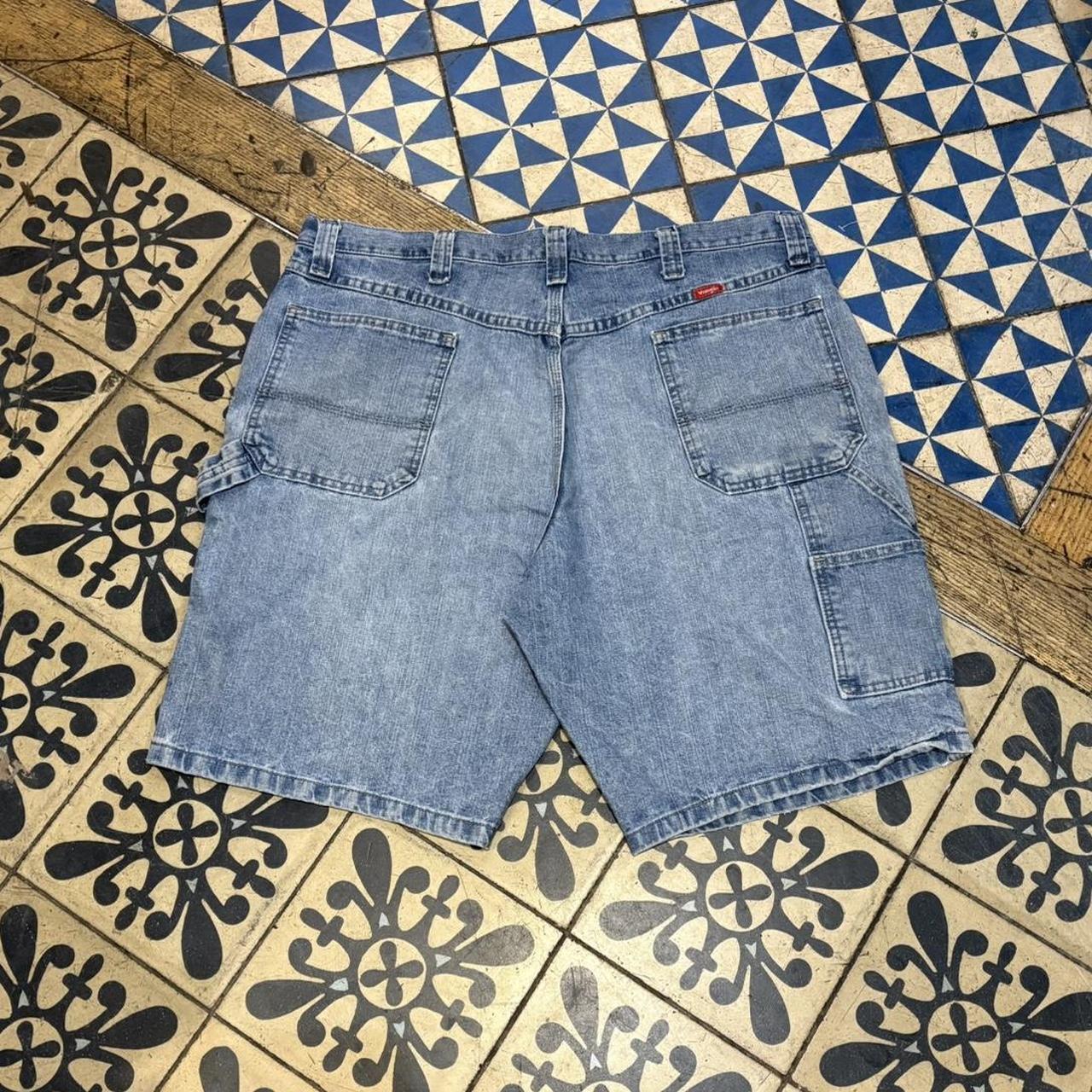 JRT112 - Vintage Retro Essential Wrangler Light blue Wash Denim Shorts Jorts with detailed patch Logo carpenter workwear #hiphop #90s #jorts #skater #wrangler