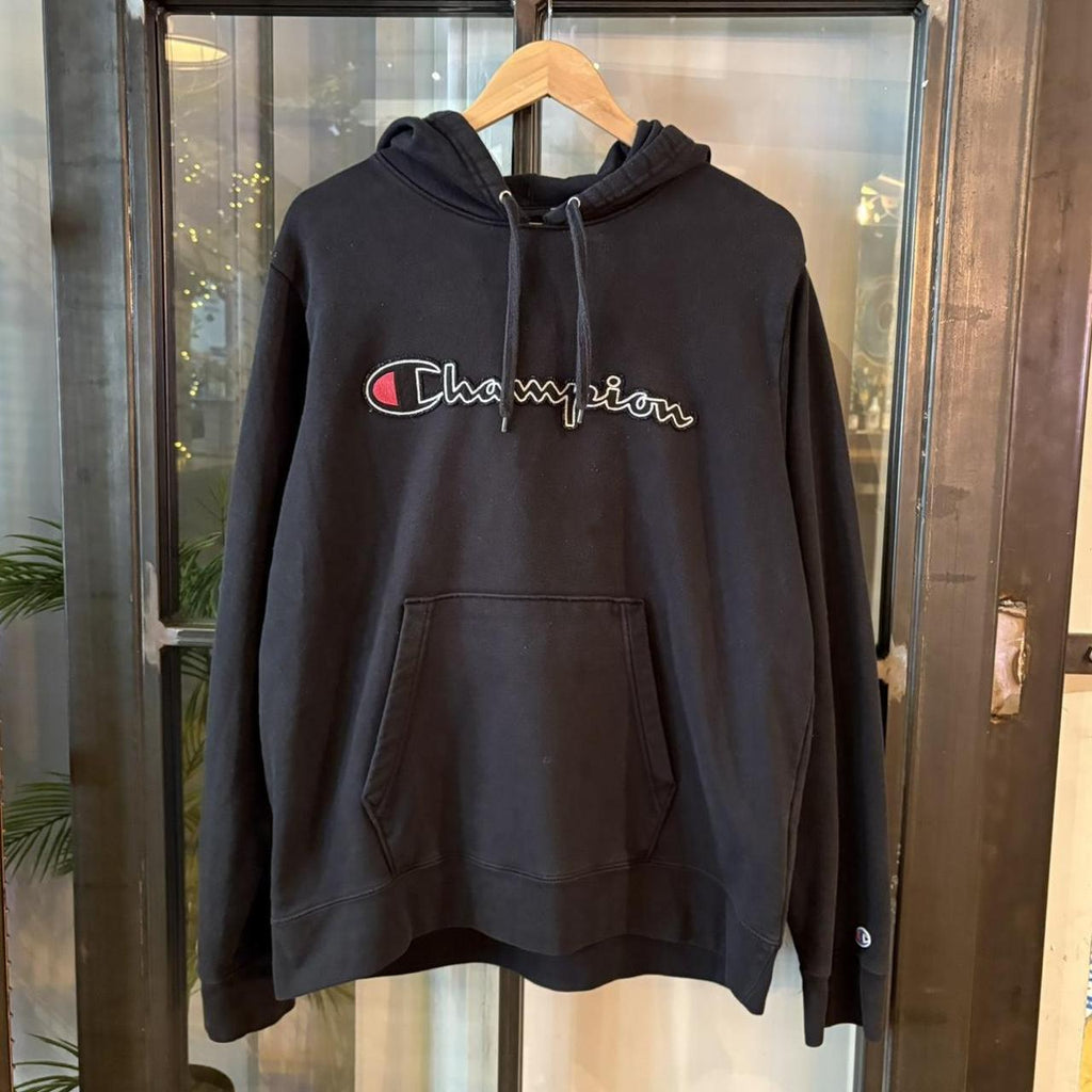 SWT616F - Vintage Retro Essential Black Champion Sweatshirt Hoodie with embroidered logo #90s #sportswear #essential #champion #y2k